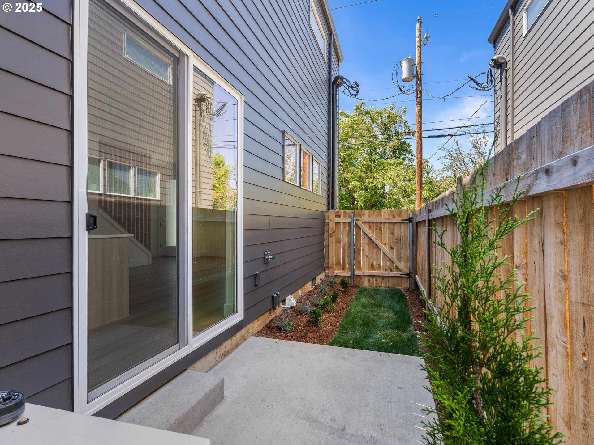 4320 N Gantenbein AVE 1