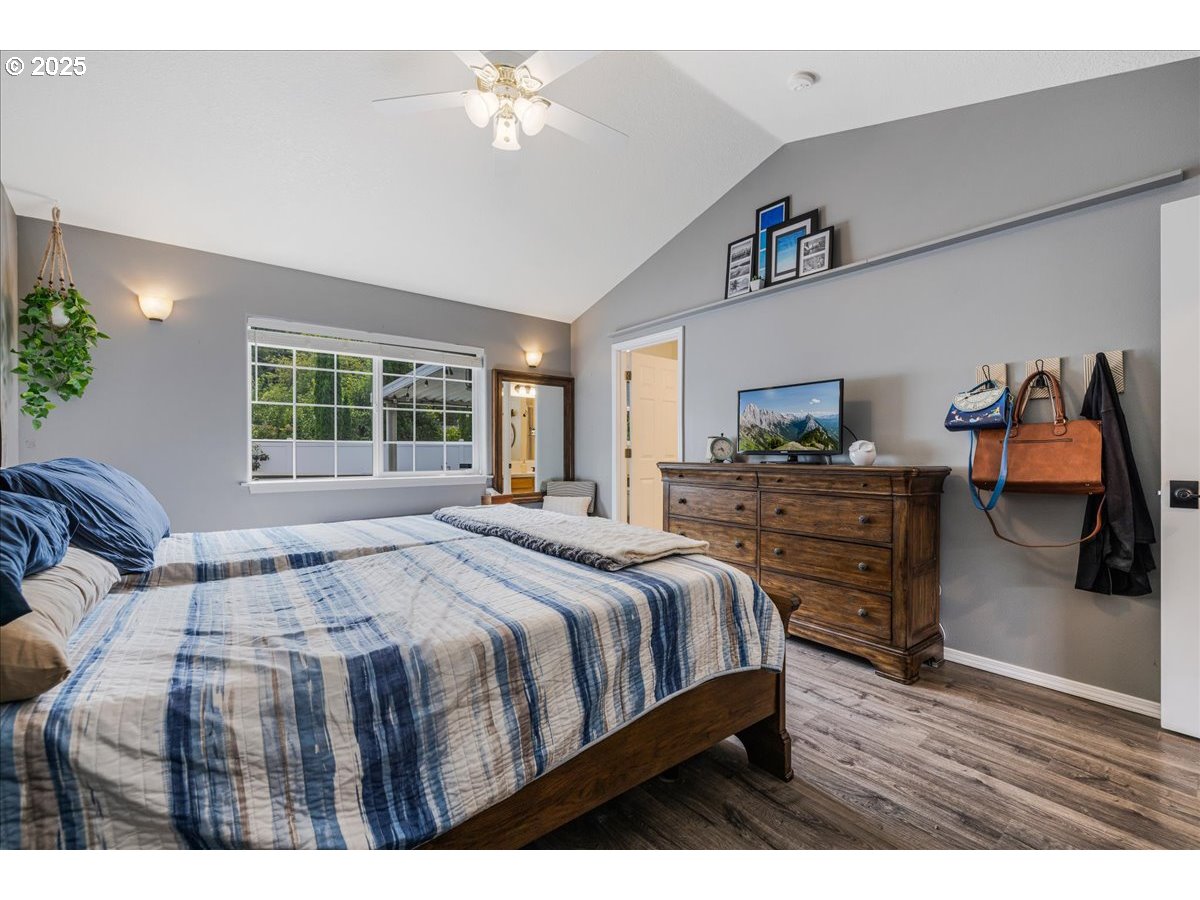 1110 MADISON ST, Silverton