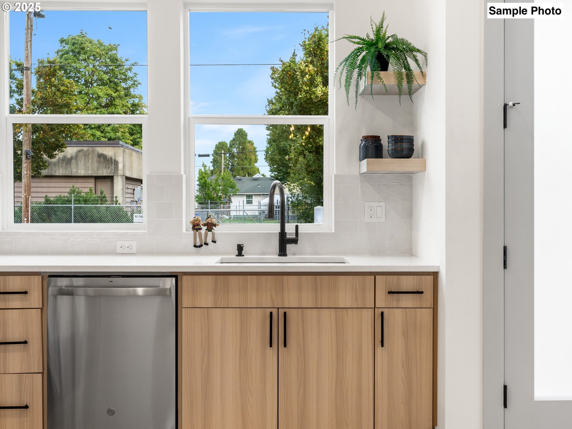 7387 N Mobile AVE, Portland