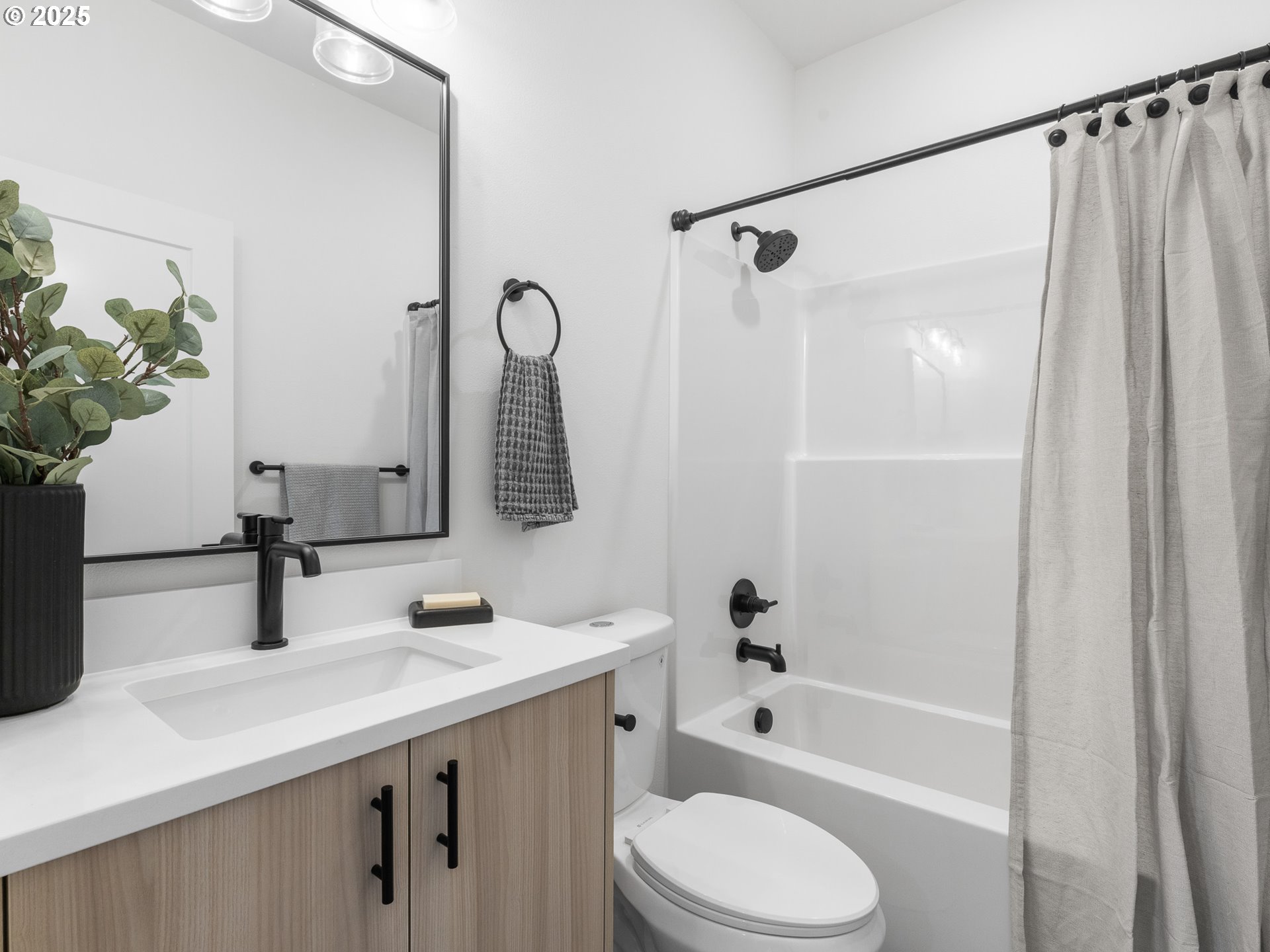 1656 SE Umatilla ST 1