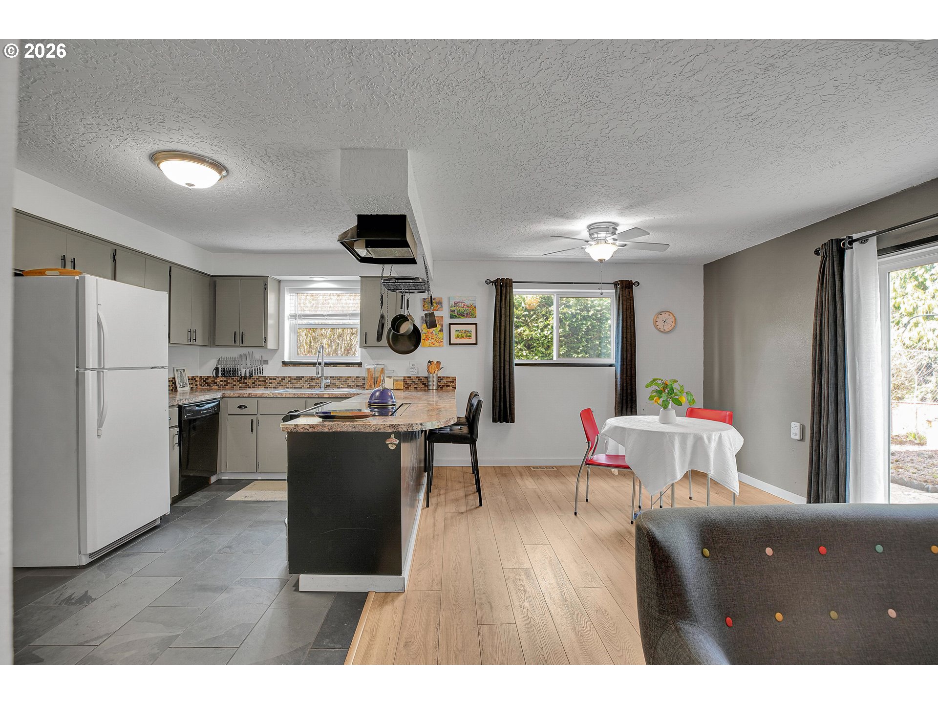 107 GLENWOOD CT