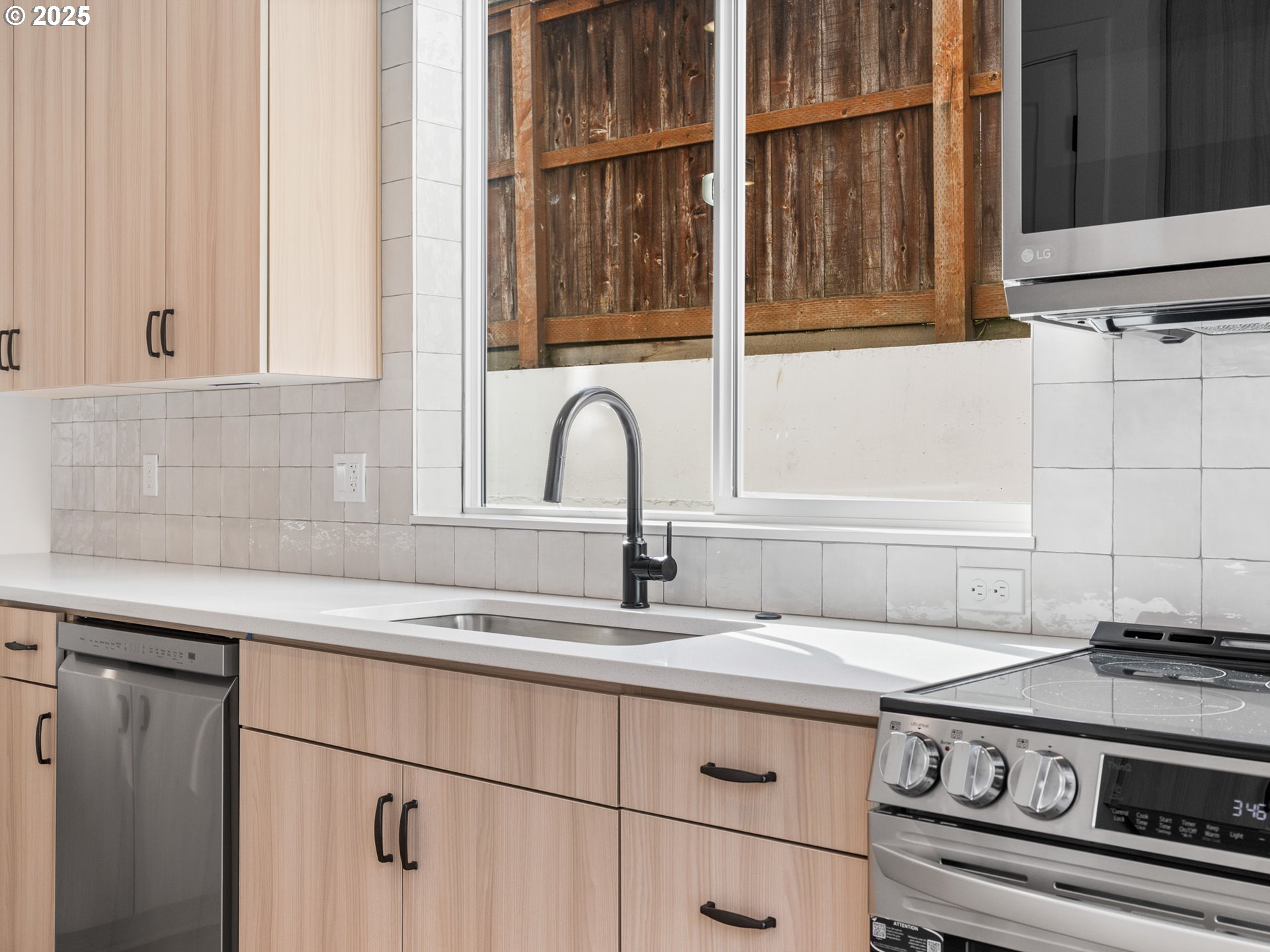 4081 SE Milwaukie AVE