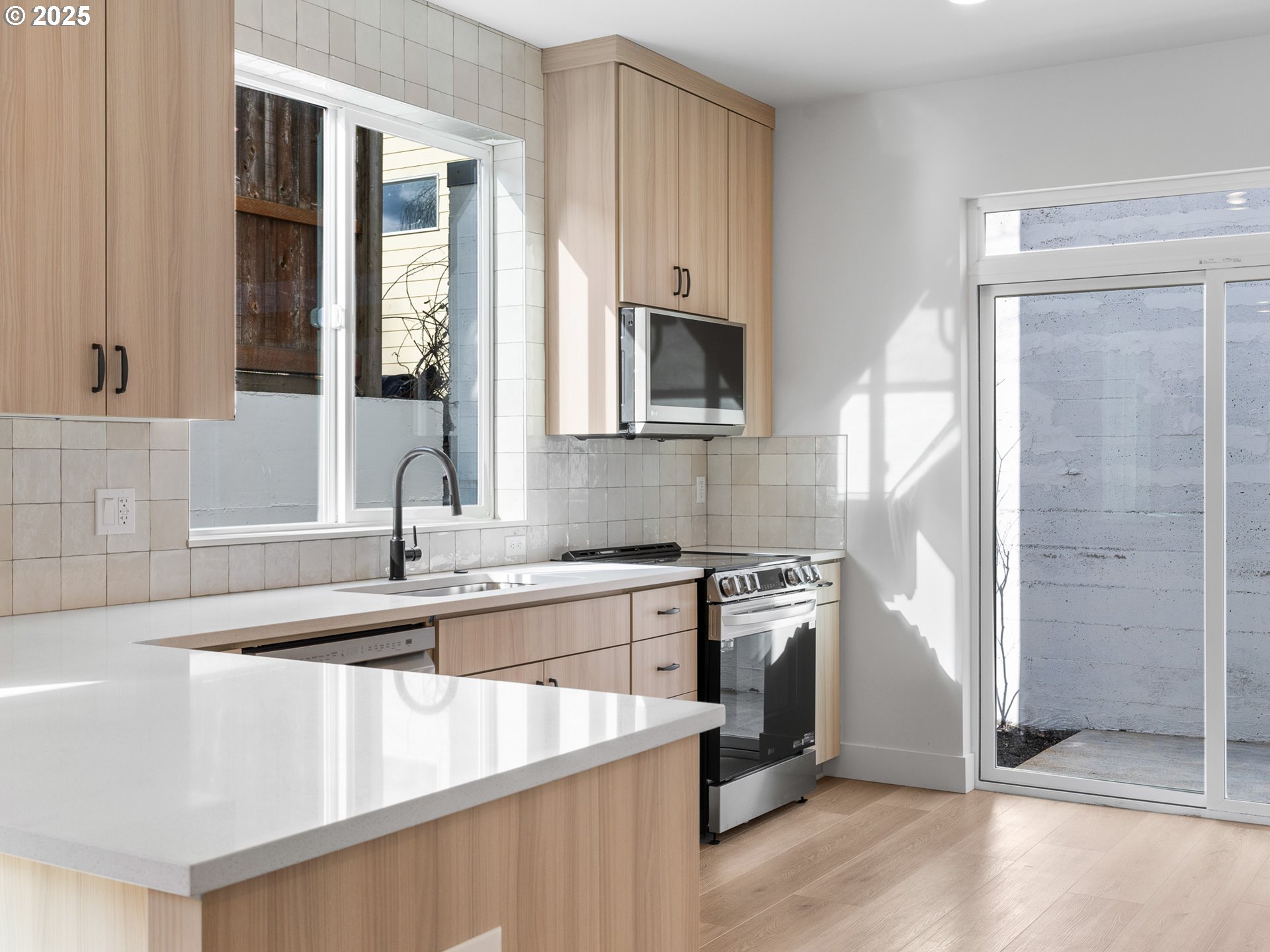 4081 SE Milwaukie AVE