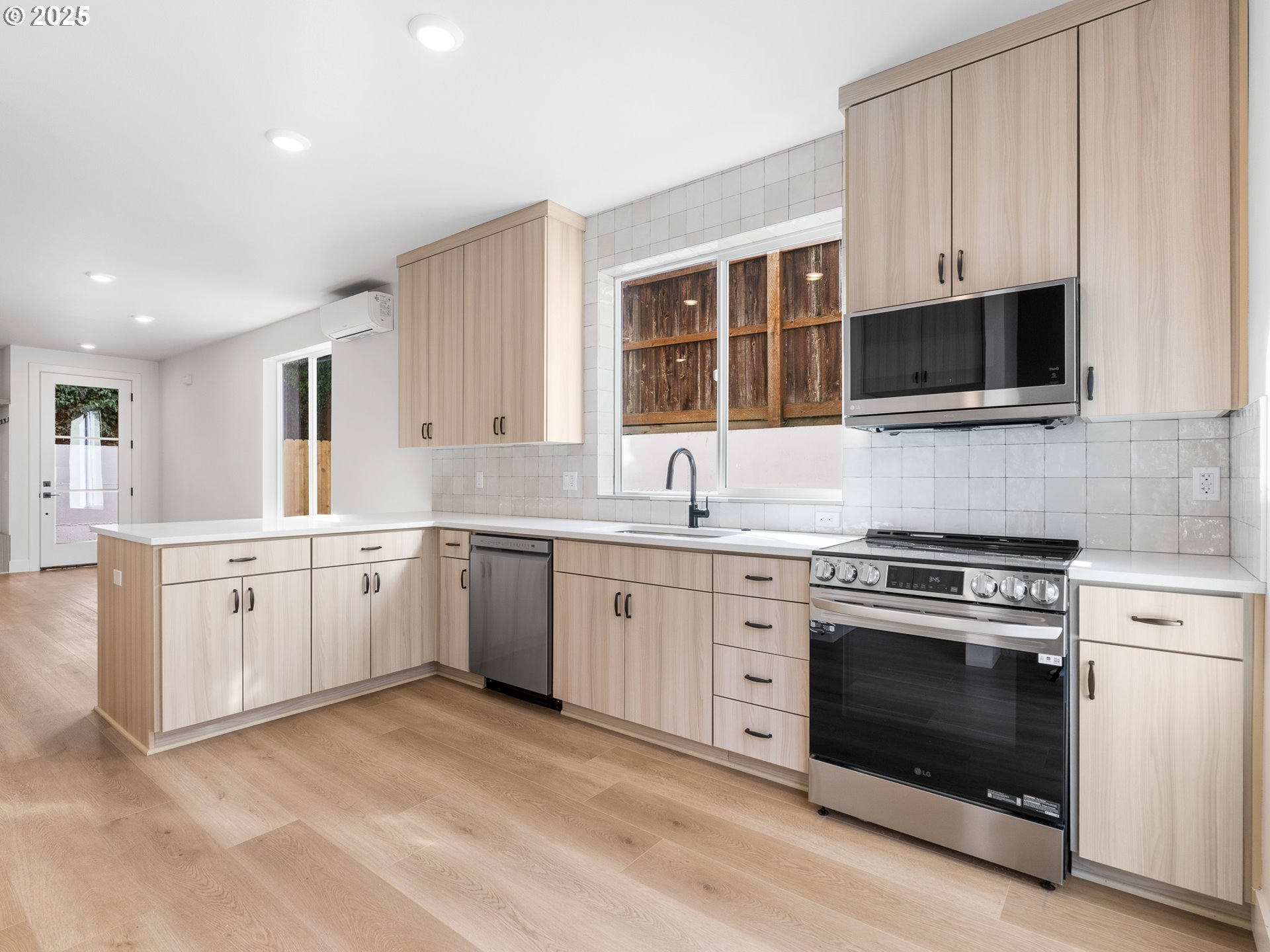 4081 SE Milwaukie AVE