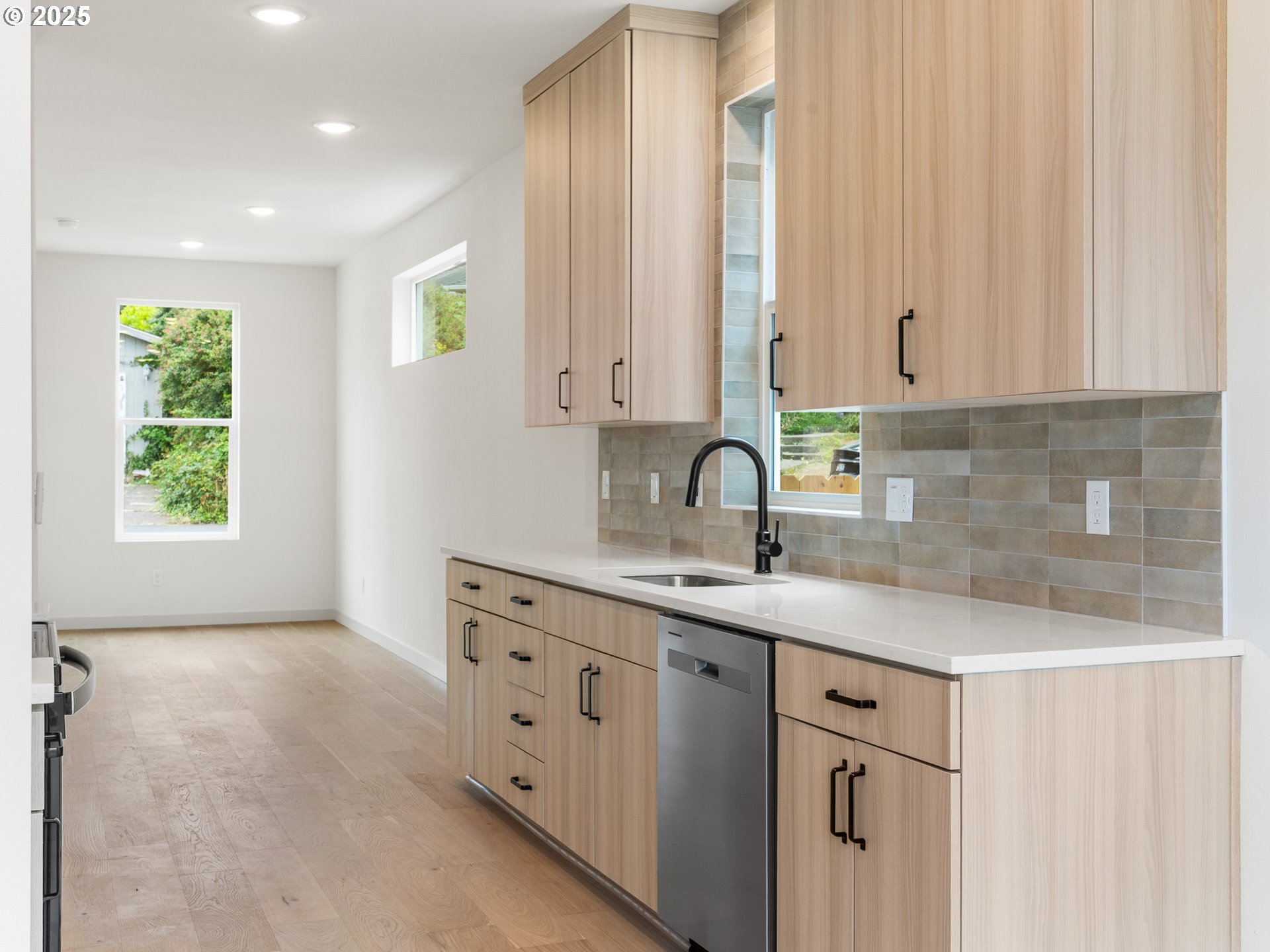 305 SE Jetty AVE, Lincoln City