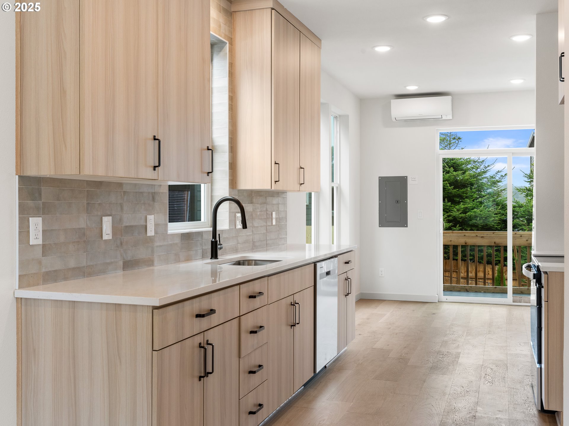 305 SE Jetty AVE, Lincoln City