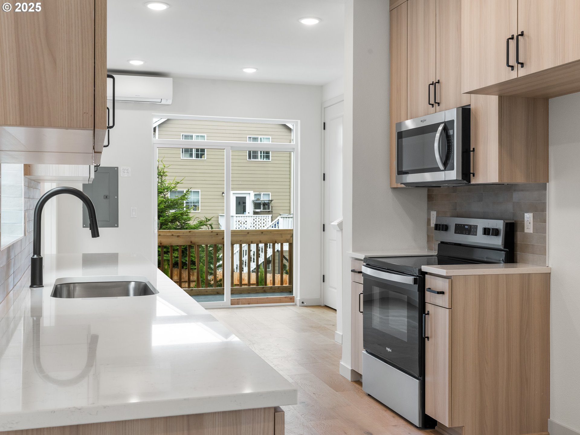 305 SE Jetty AVE, Lincoln City