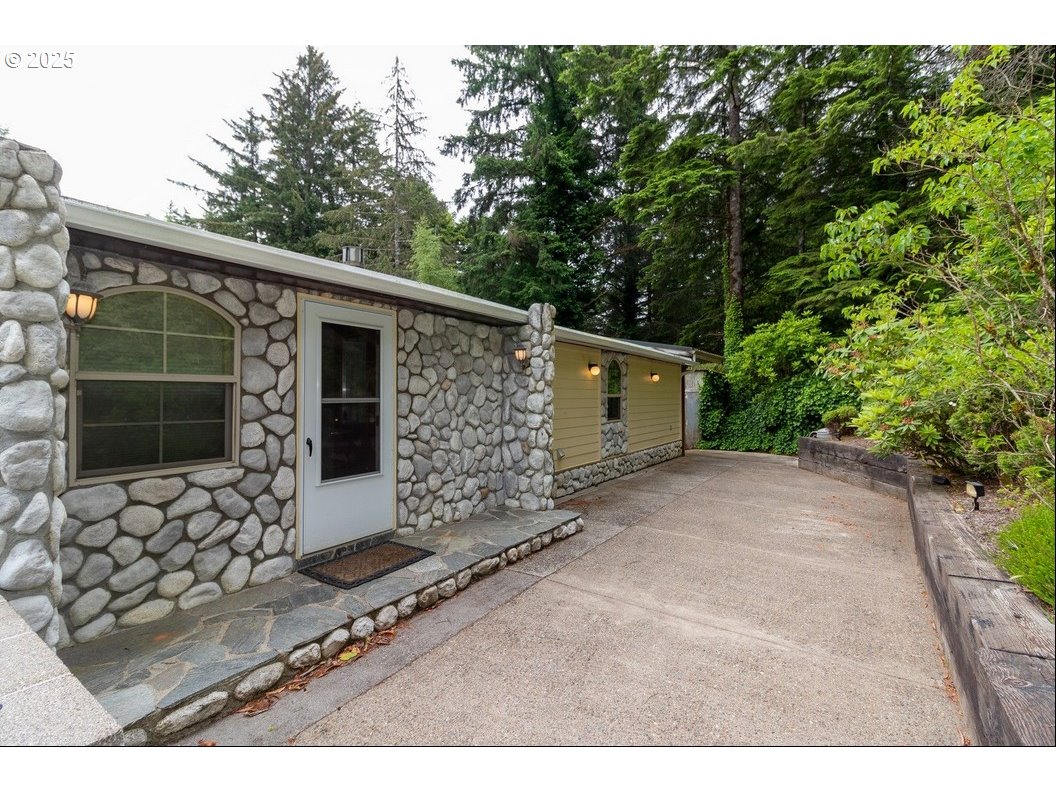 84755 HWY 101, Florence