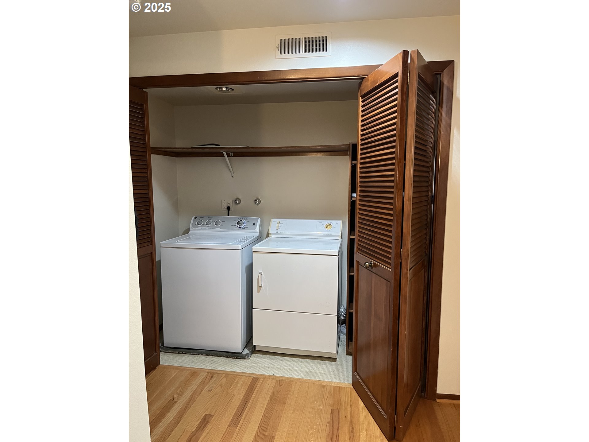 1215 NW DRIFTWOOD PL, McMinnville