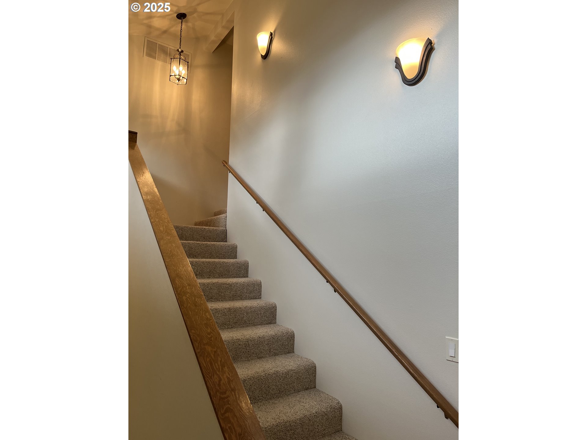 1215 NW DRIFTWOOD PL, McMinnville