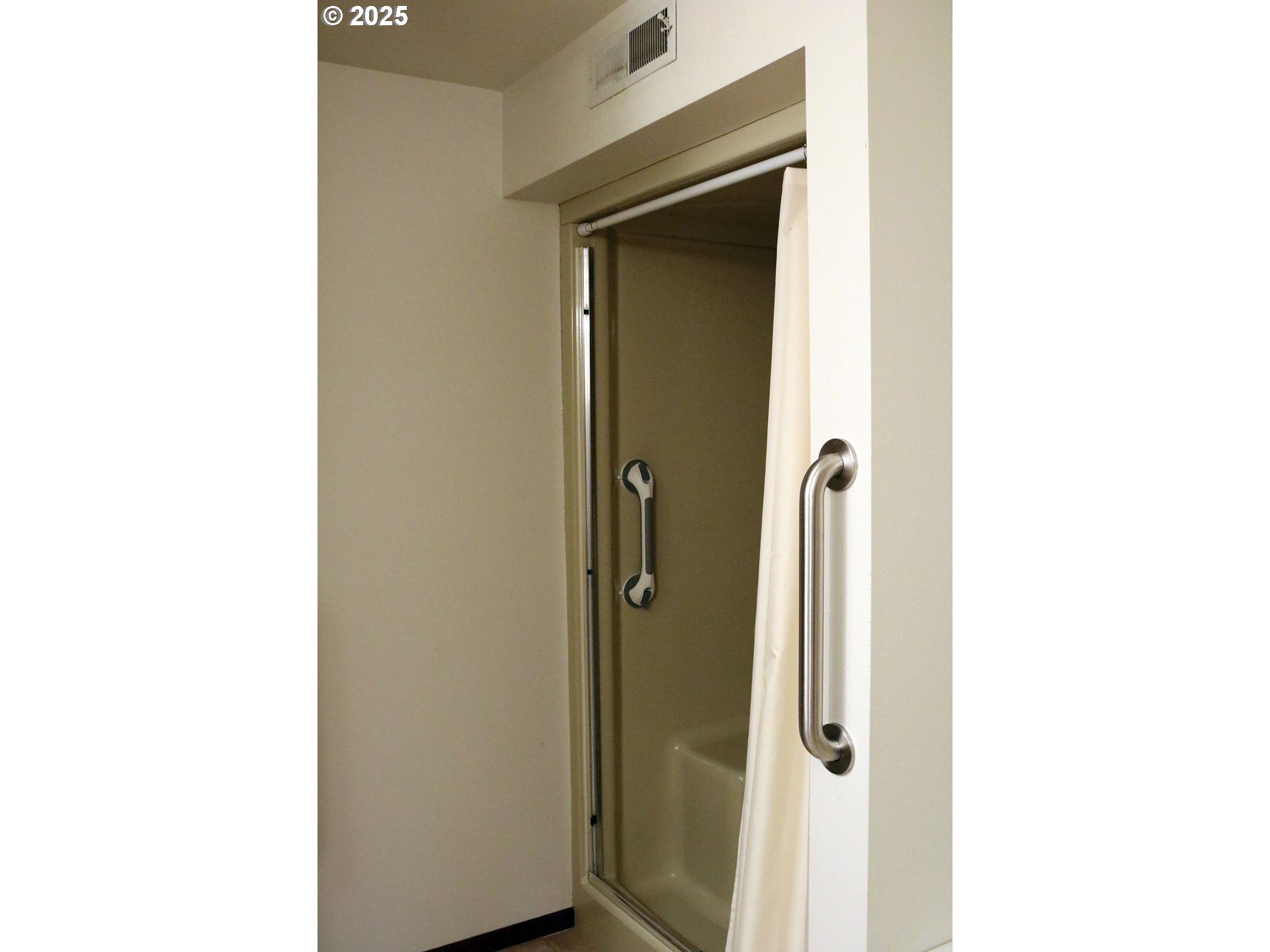 1215 NW DRIFTWOOD PL, McMinnville