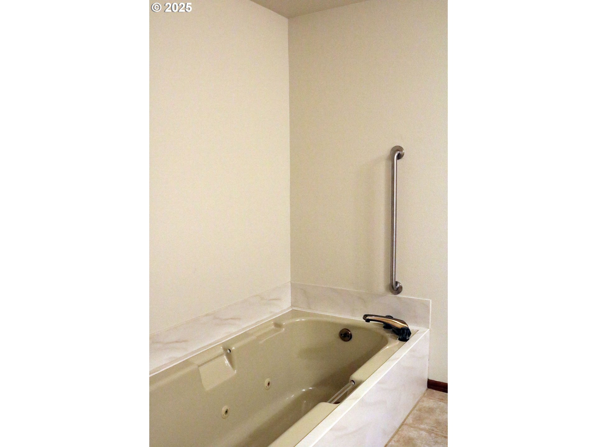 1215 NW DRIFTWOOD PL, McMinnville