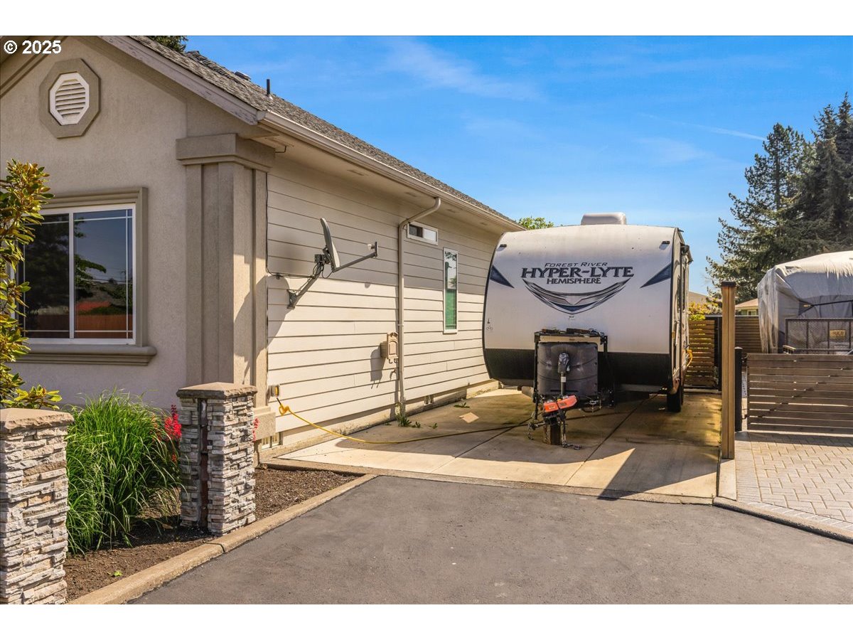 3988 NEW CARISSA LN NE