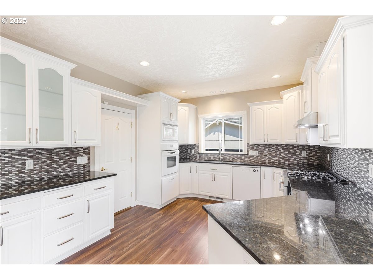 3988 NEW CARISSA LN NE