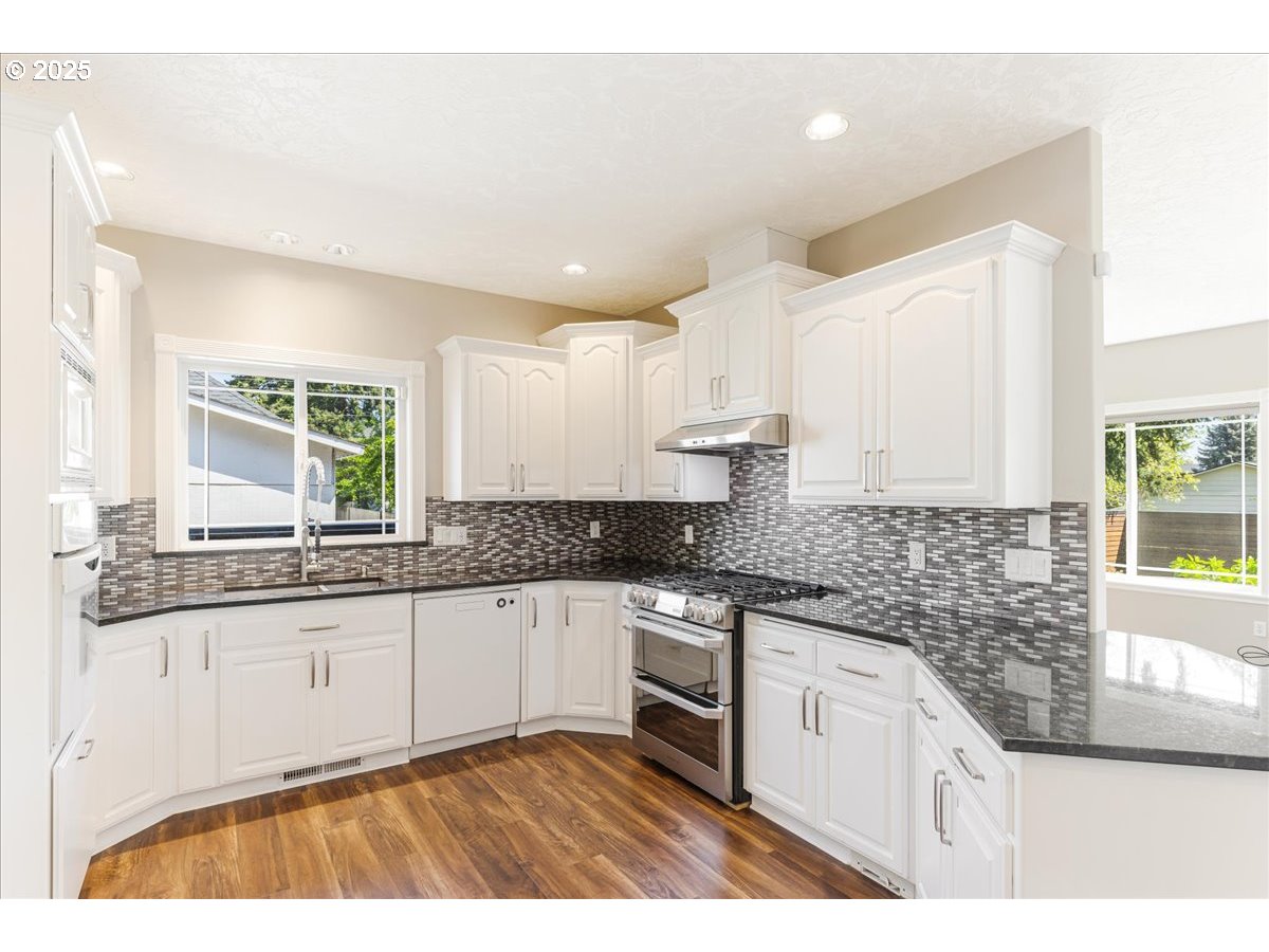 3988 NEW CARISSA LN NE