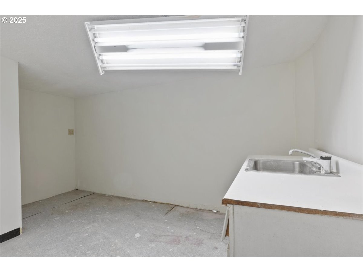 7606 NE M L KING JR BLVD, Portland