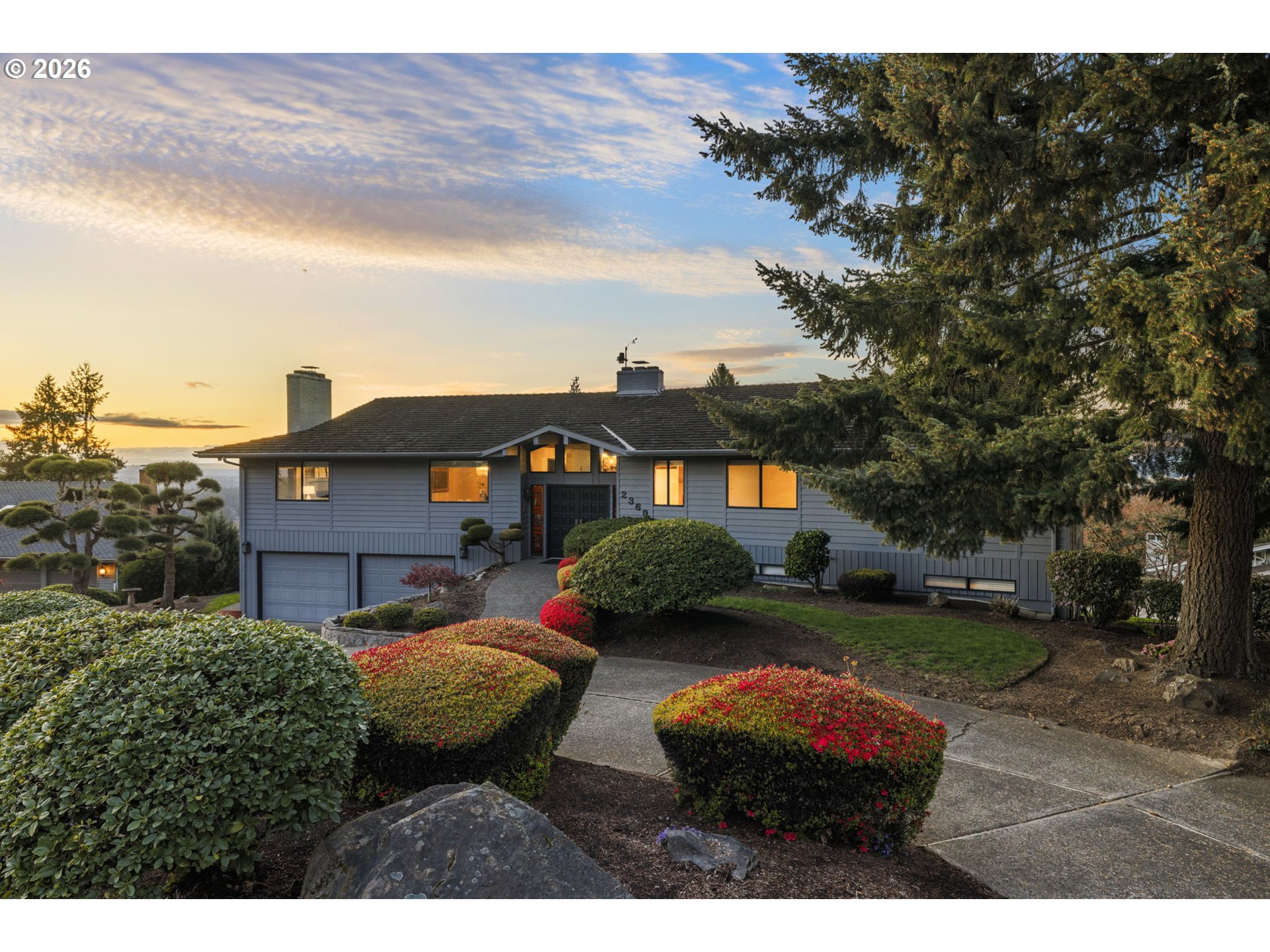 2369 PALISADES CREST DR