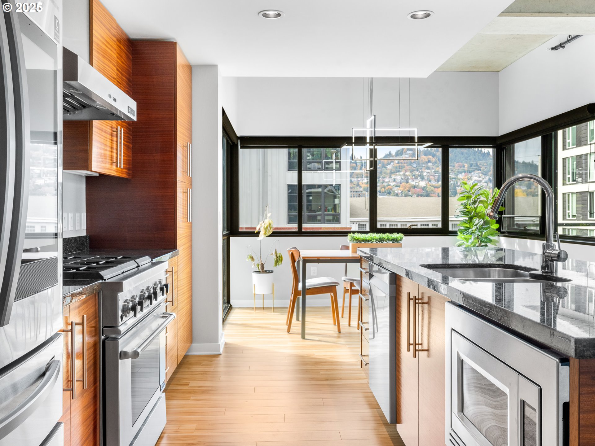 1830 NW RIVERSCAPE ST