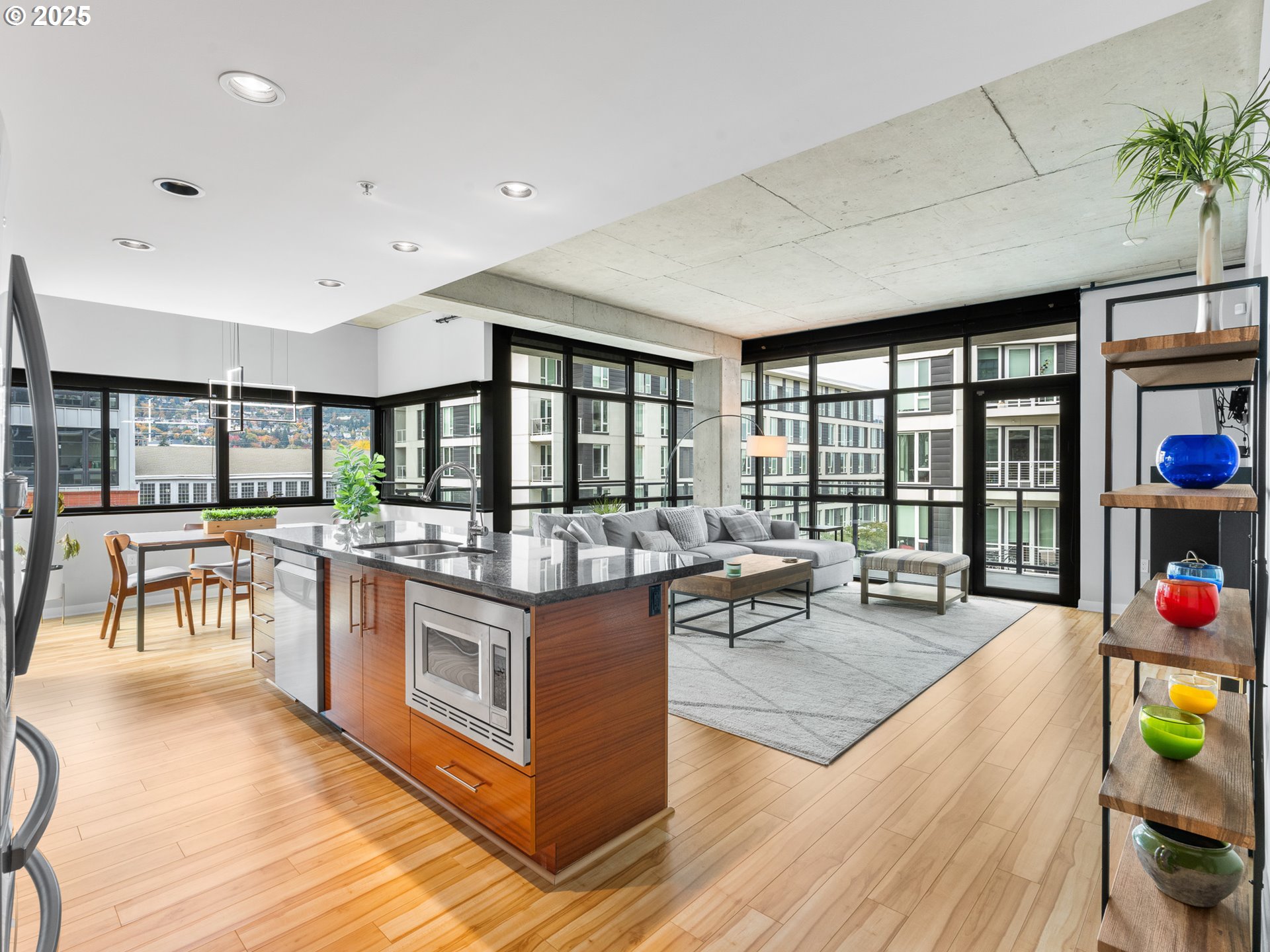 1830 NW RIVERSCAPE ST