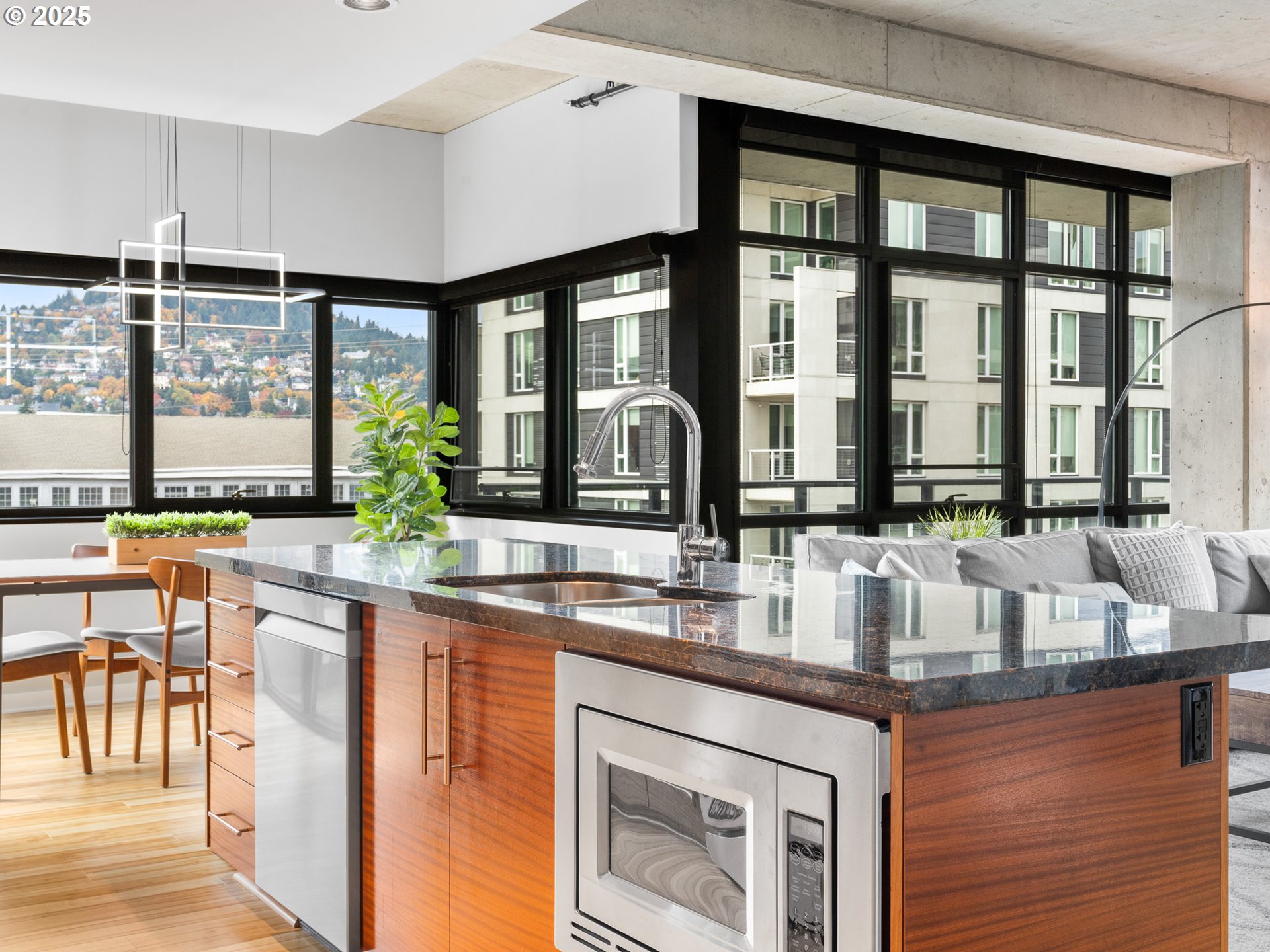 1830 NW RIVERSCAPE ST