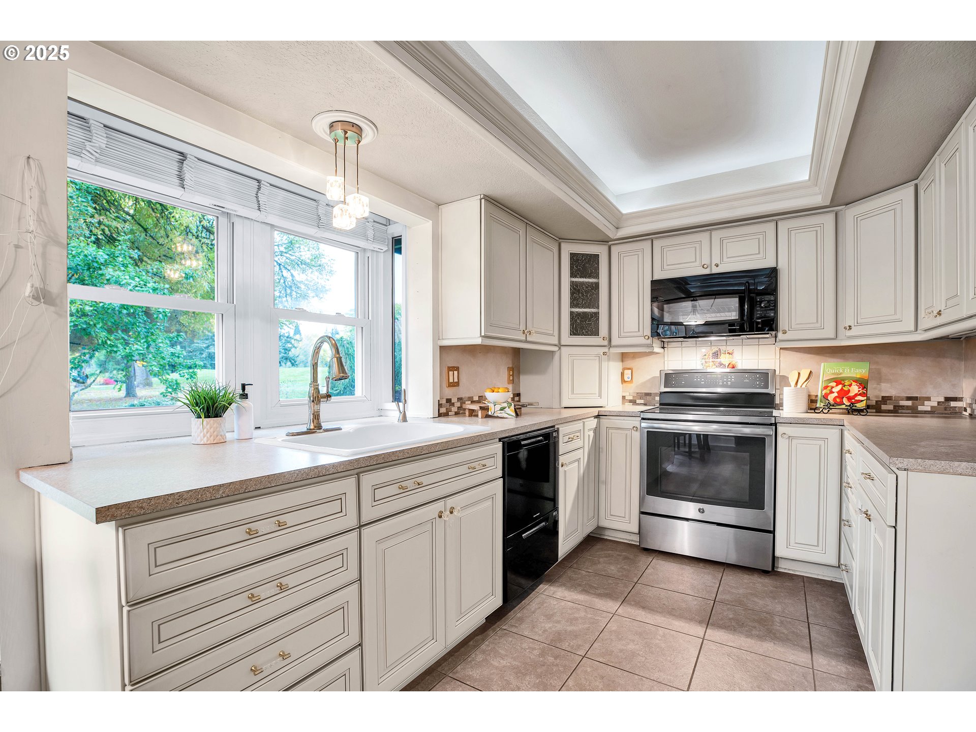 4415 NW NESKOWIN AVE