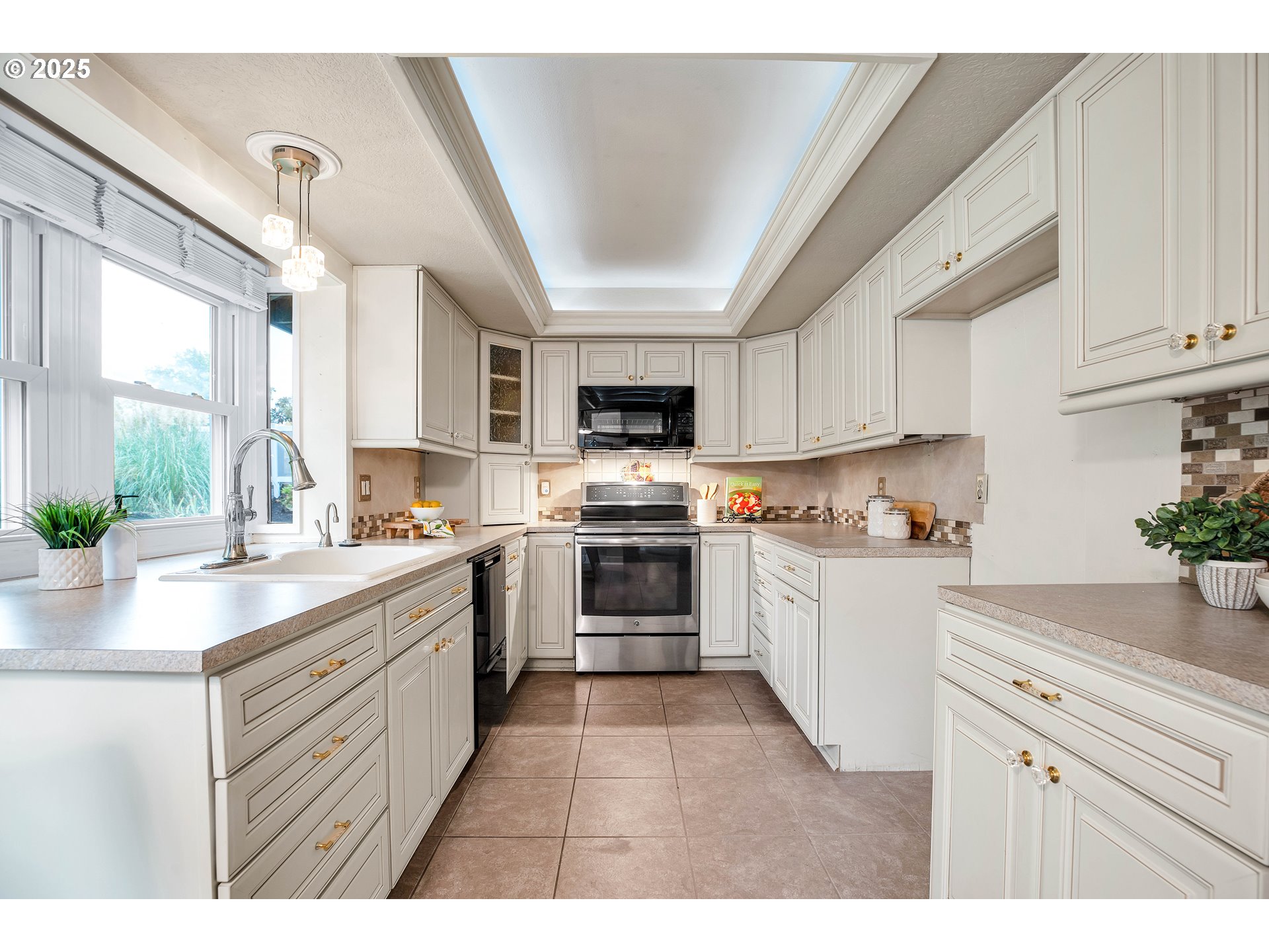 4415 NW NESKOWIN AVE