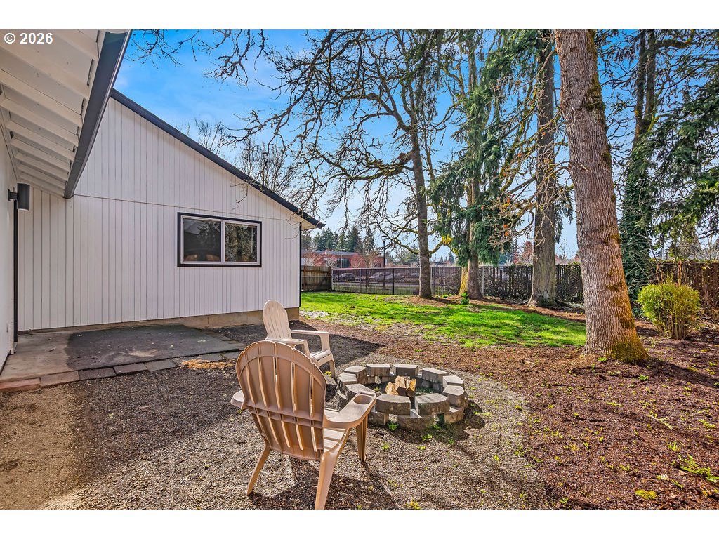 643 SE 40TH CT