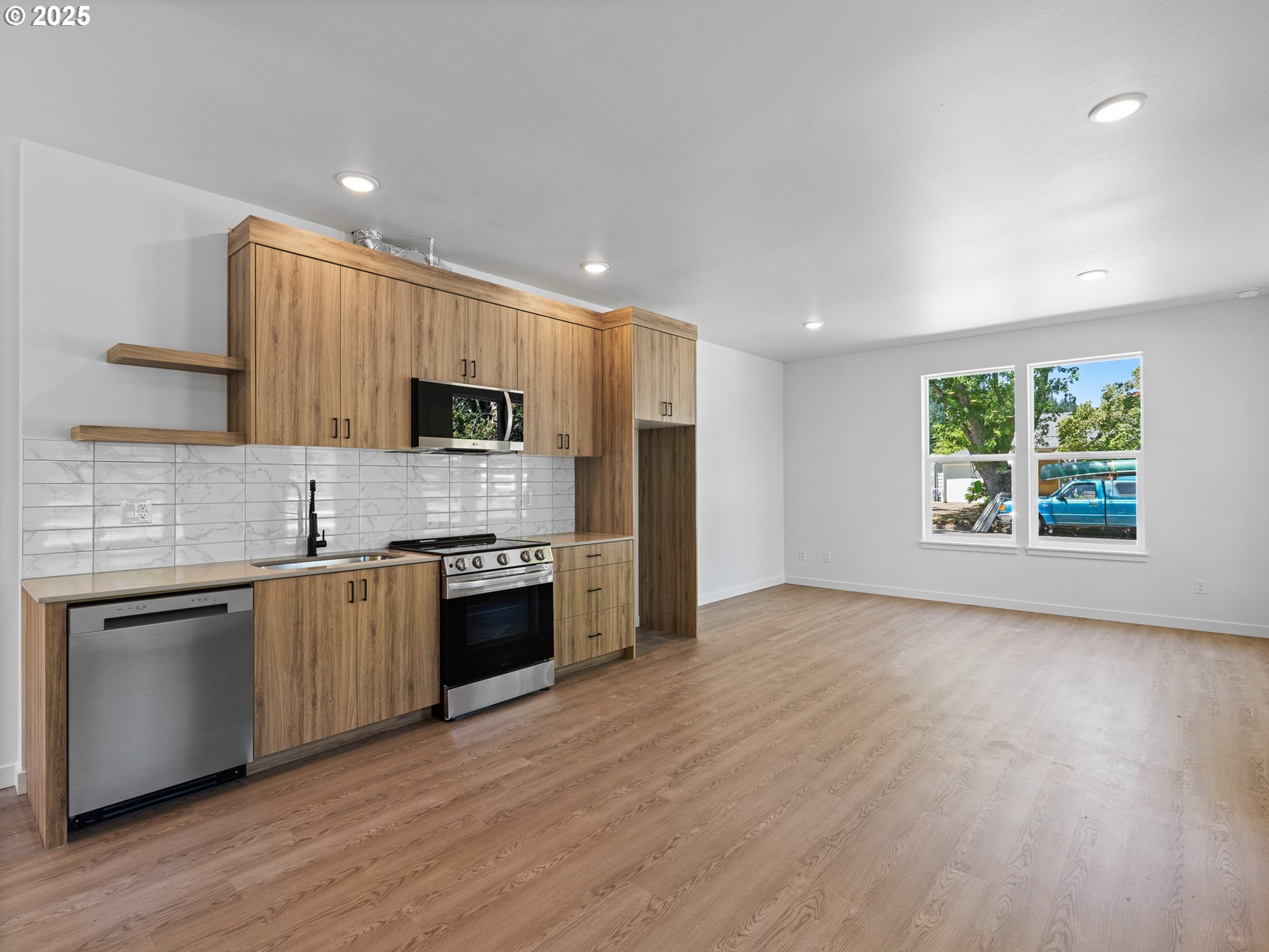 2425 NE Alberta ST, Portland