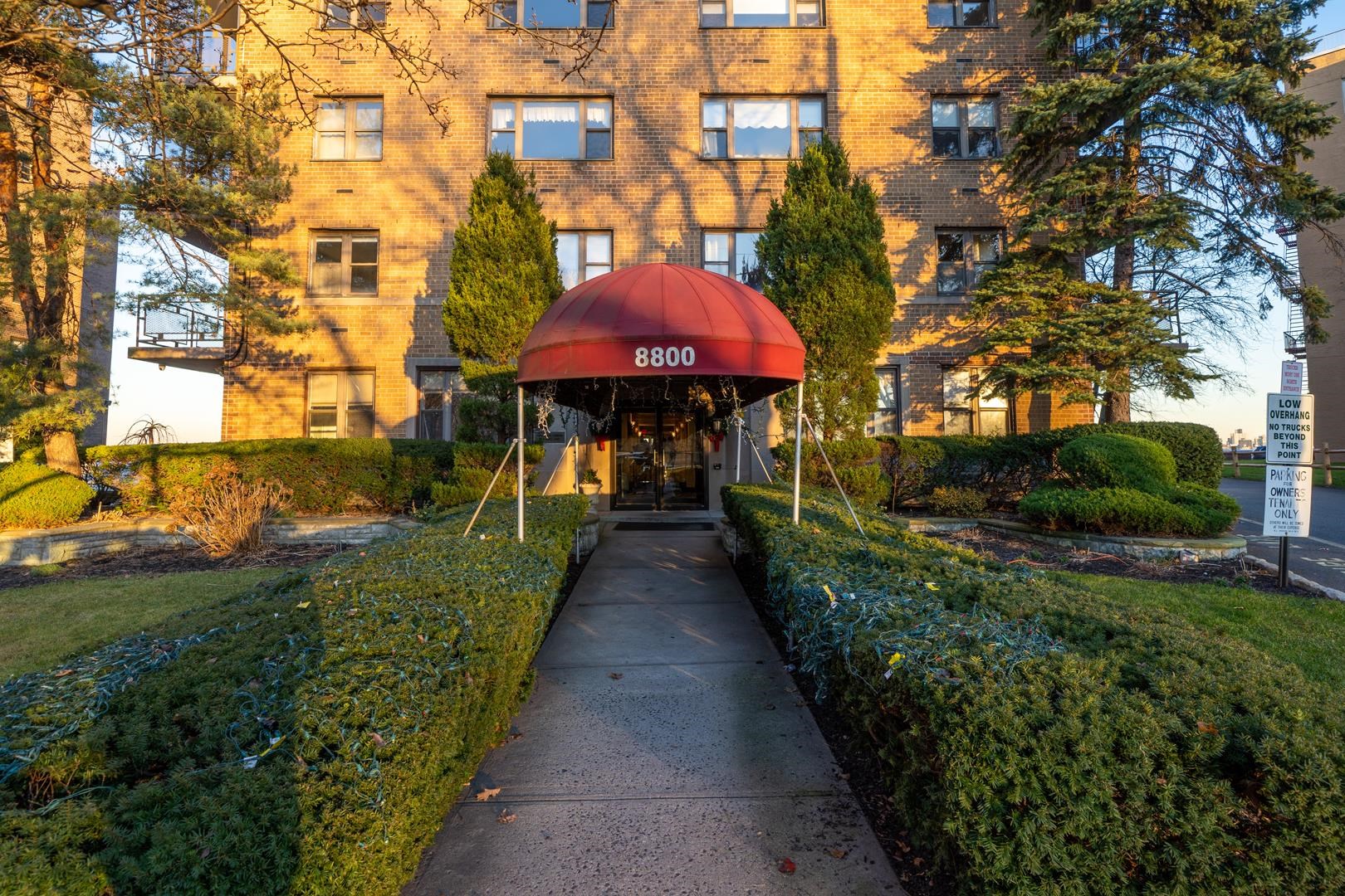 8800 BLVD EAST Unit 5L
