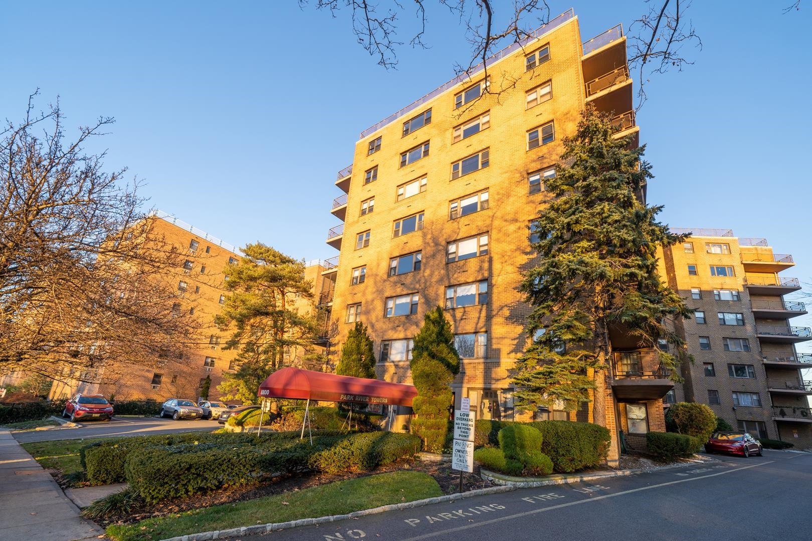 8800 BLVD EAST Unit 5L