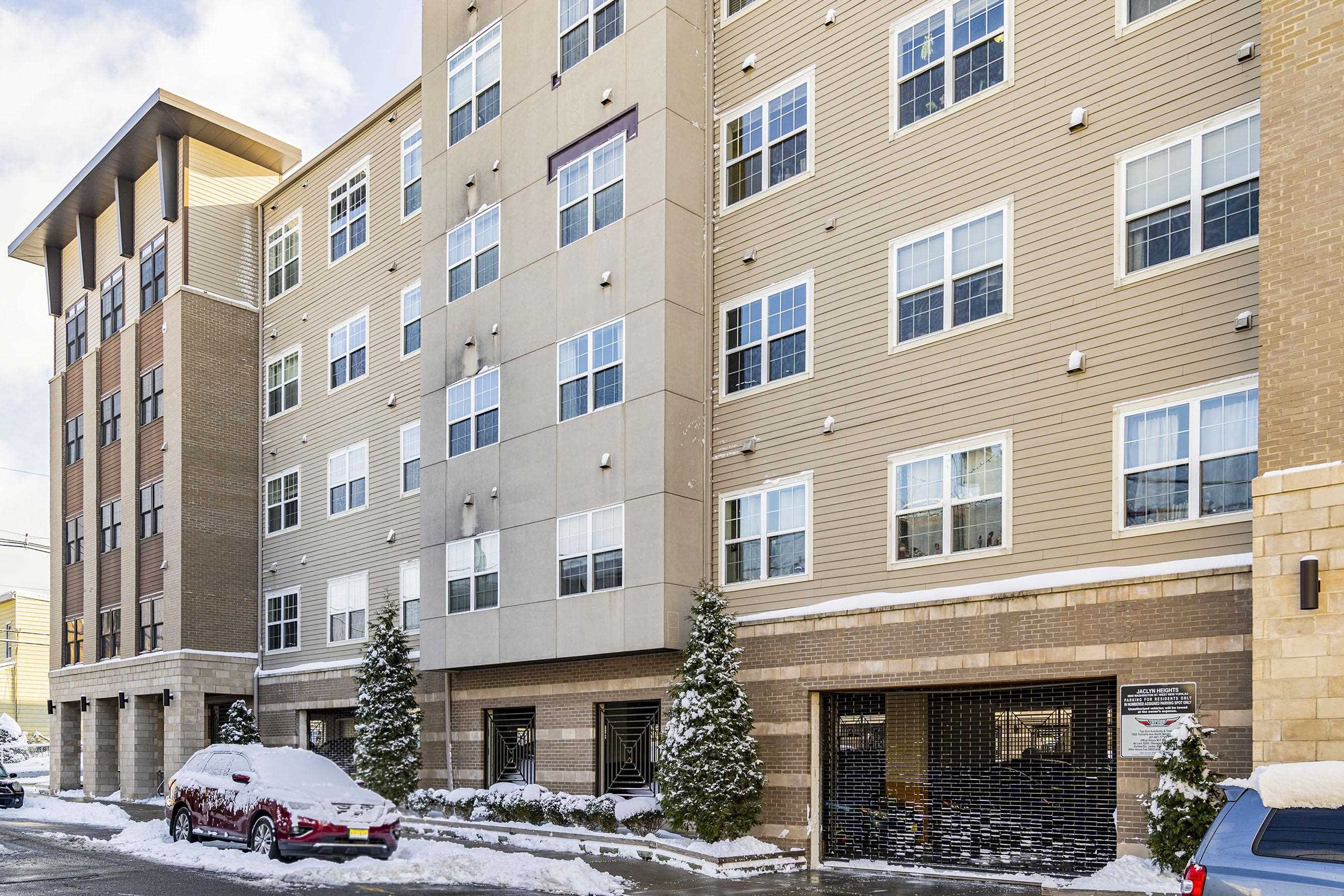5808 WASHINGTON ST Unit 407