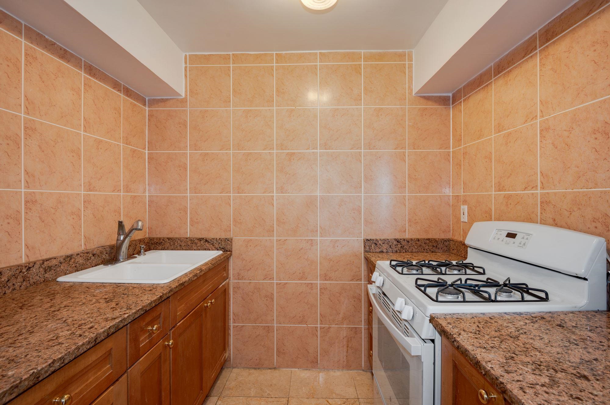 6050 BLVD EAST Unit 20F