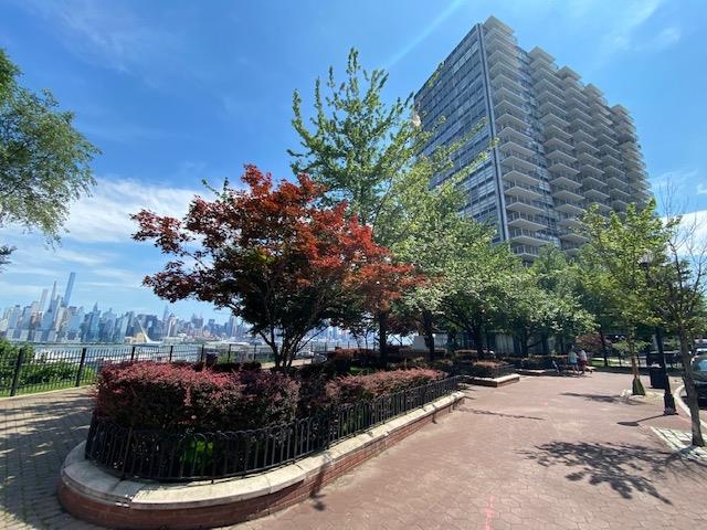 6050 BLVD EAST Unit 20F