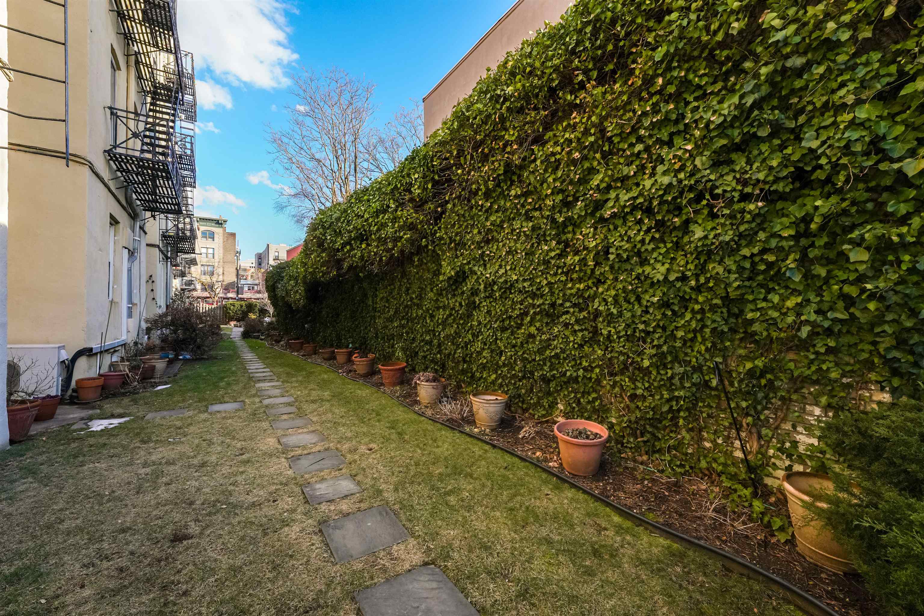 205 14TH ST Unit 4L