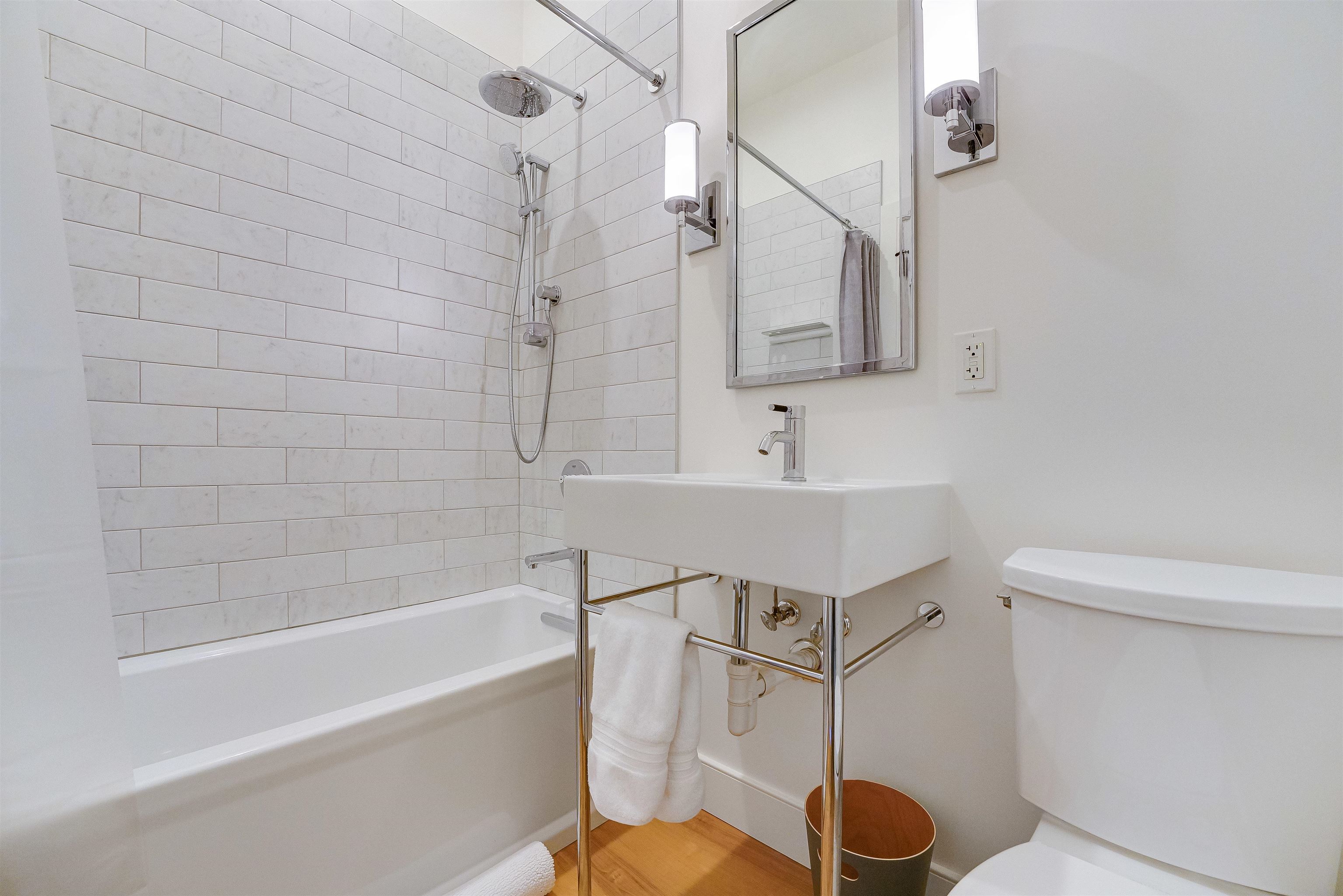 222 CLINTON ST Unit 19