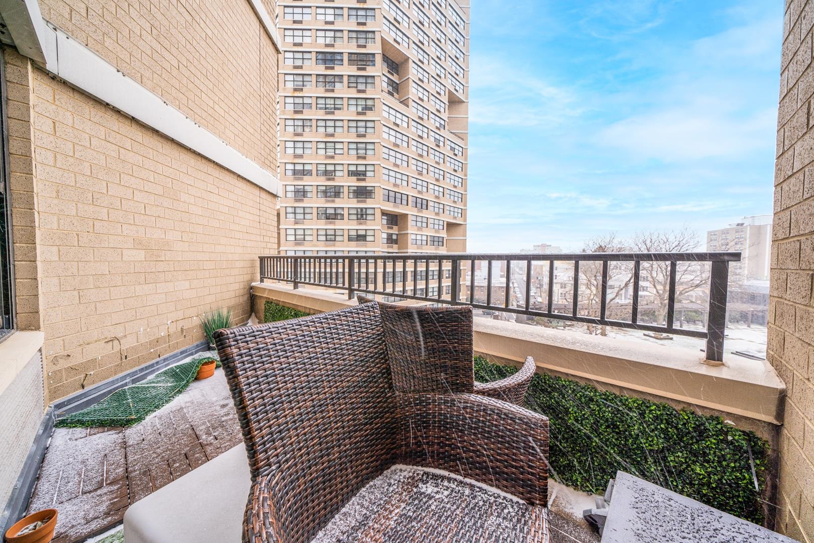 7002 BLVD EAST Unit 24H
