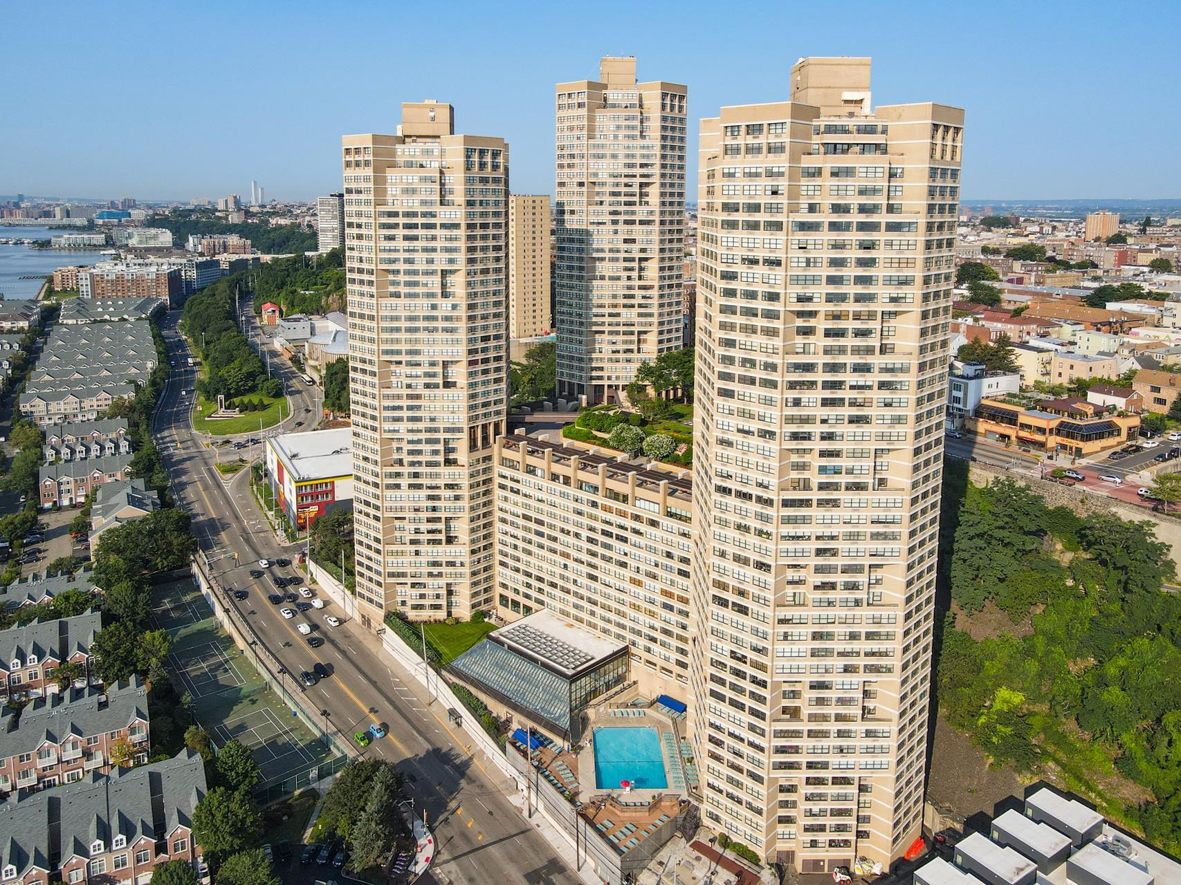 7002 BLVD EAST Unit 24H