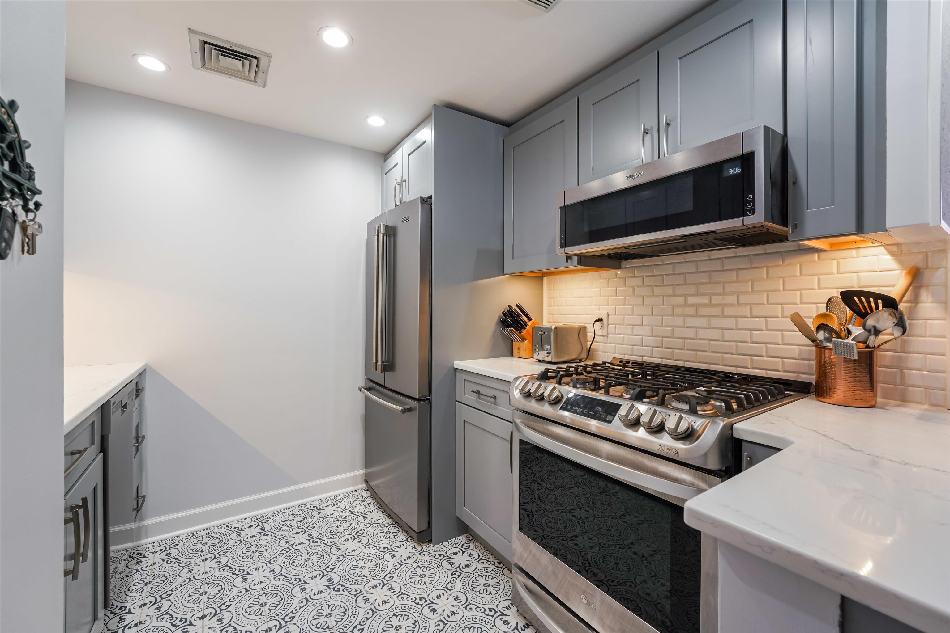 1015 GRAND ST Unit 5C