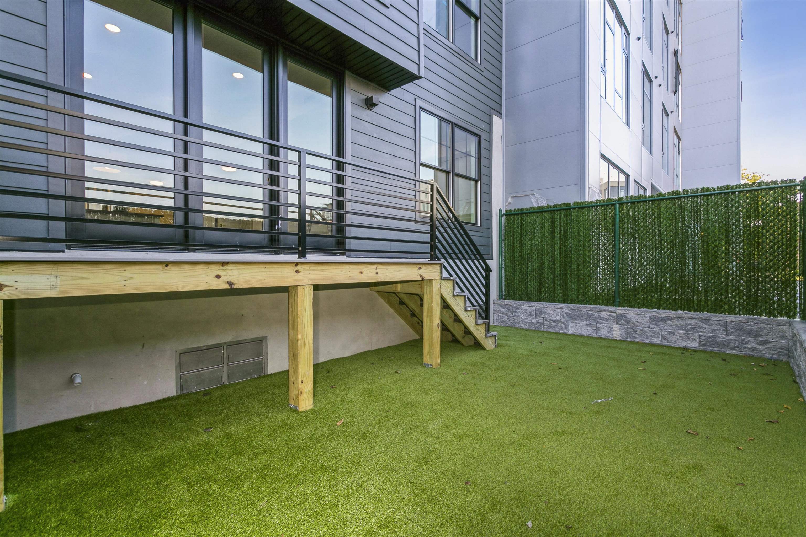 386 5TH ST Unit 101