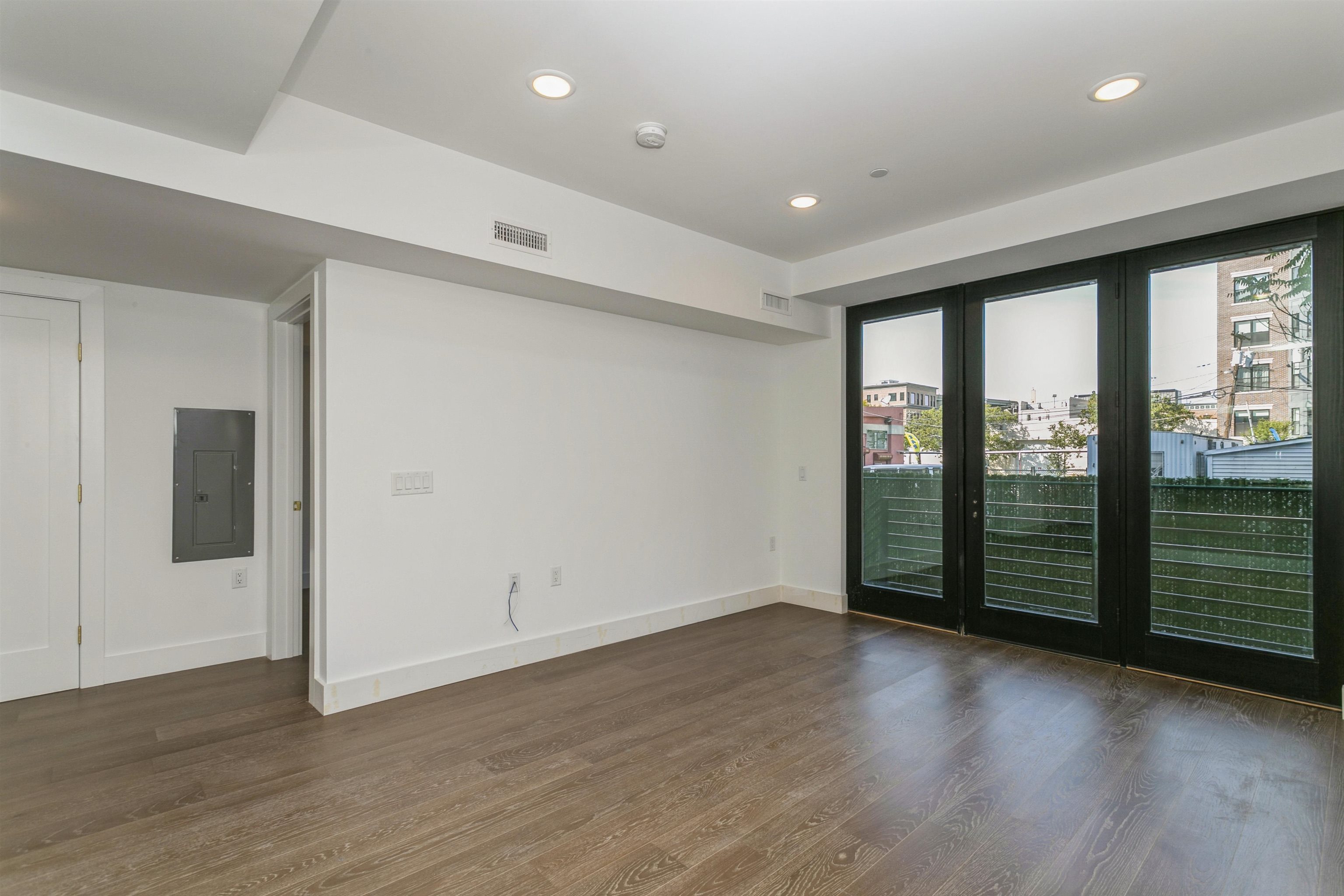 386 5TH ST Unit 101