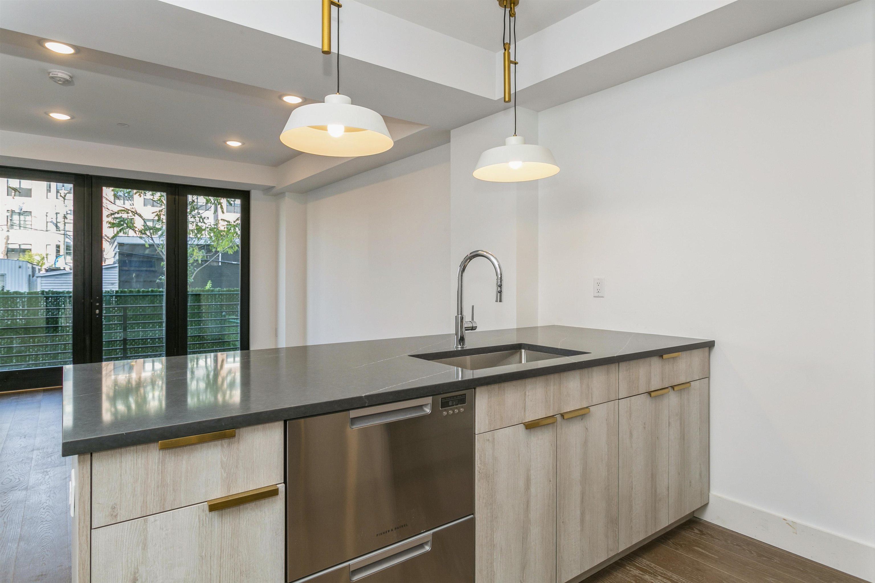 386 5TH ST Unit 101