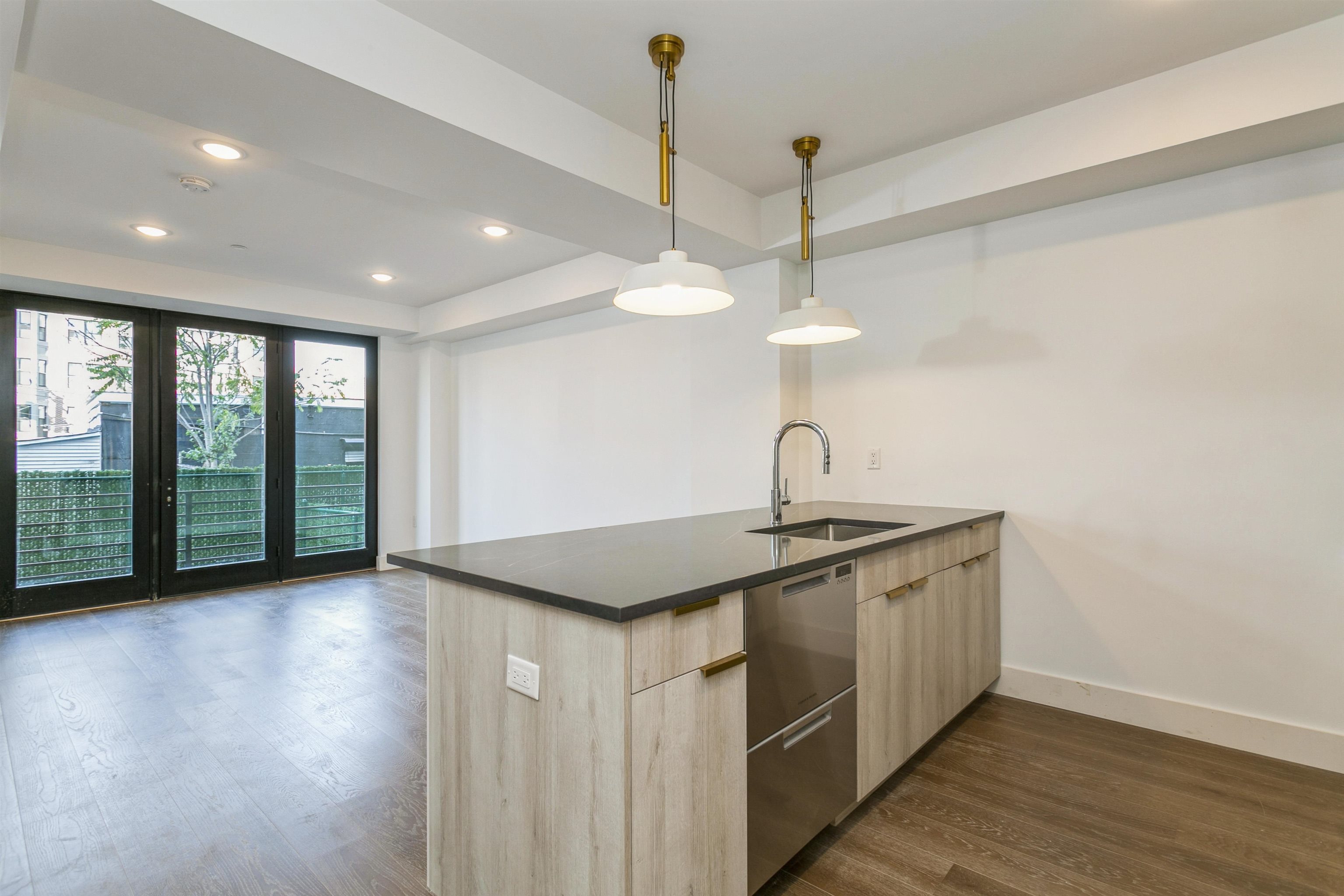 386 5TH ST Unit 101