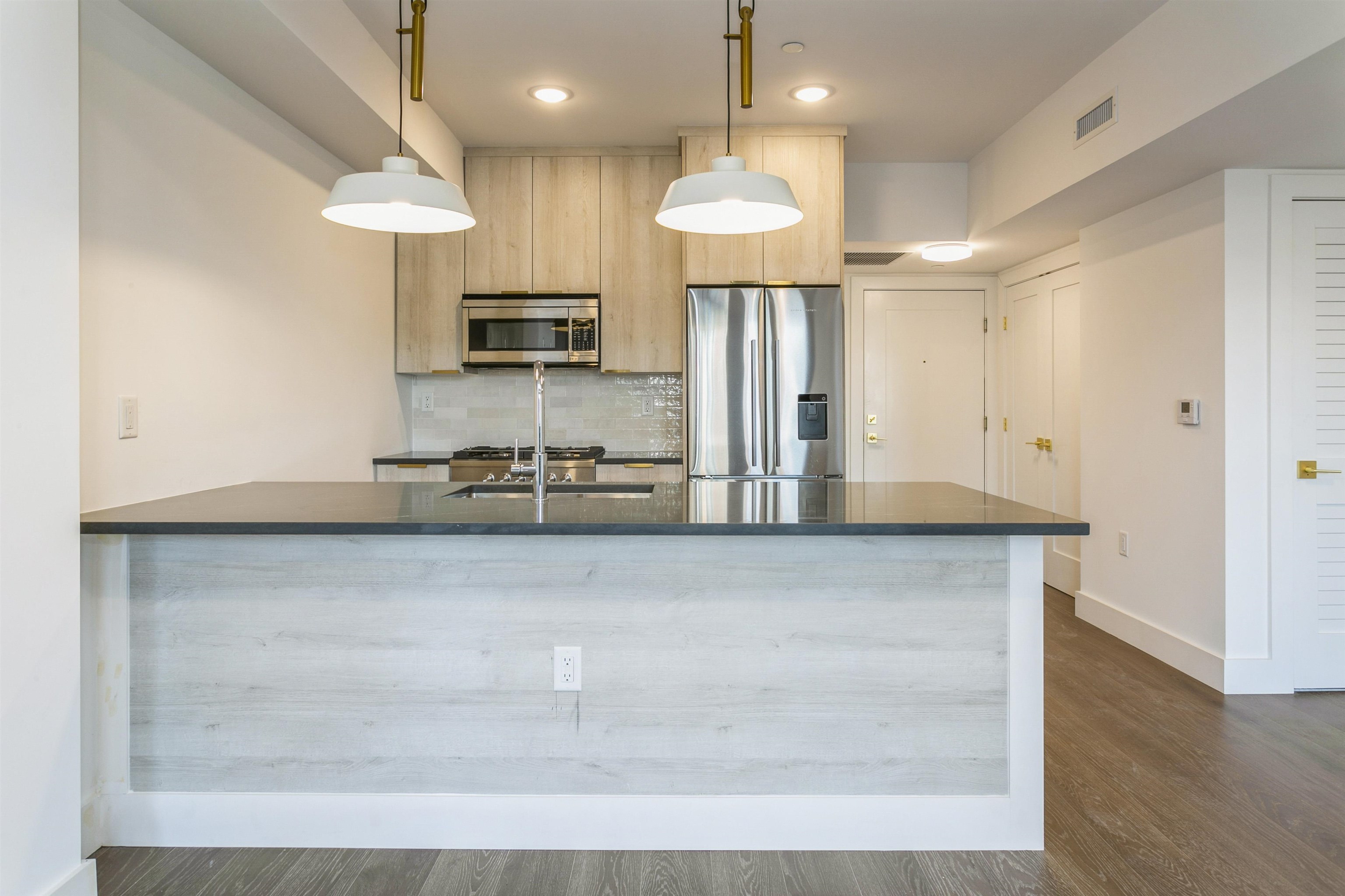 386 5TH ST Unit 101