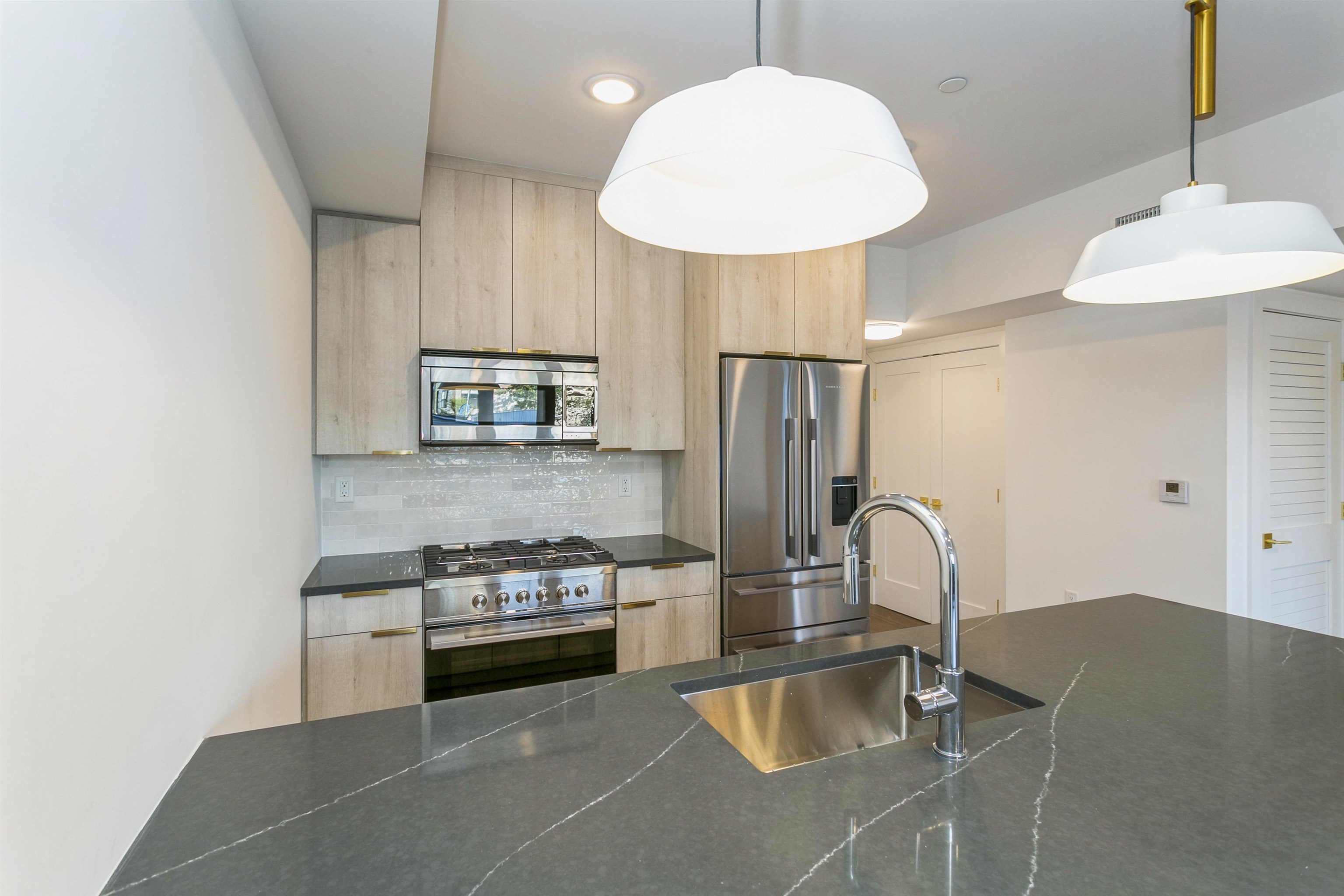 386 5TH ST Unit 101