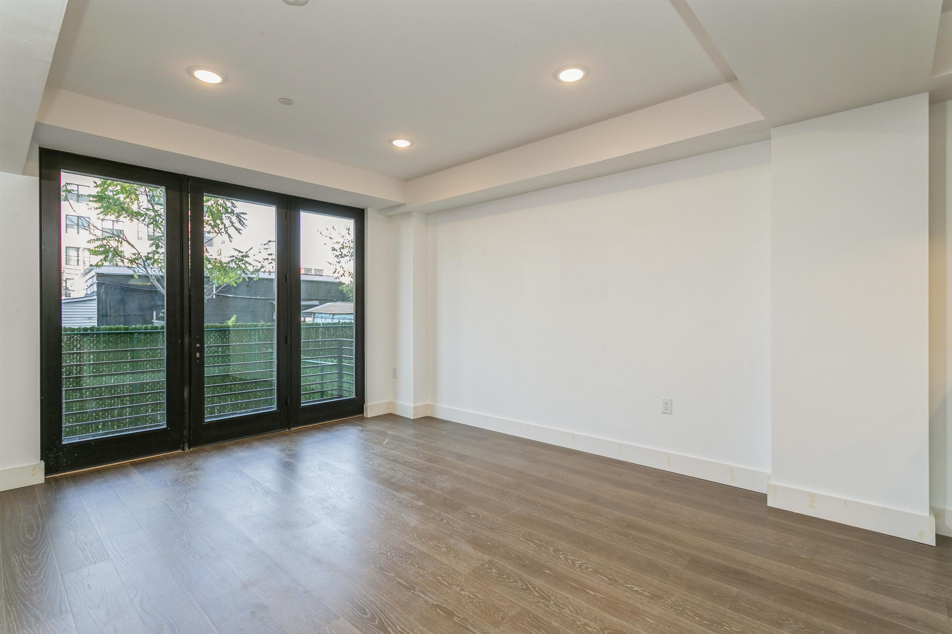 386 5TH ST Unit 101