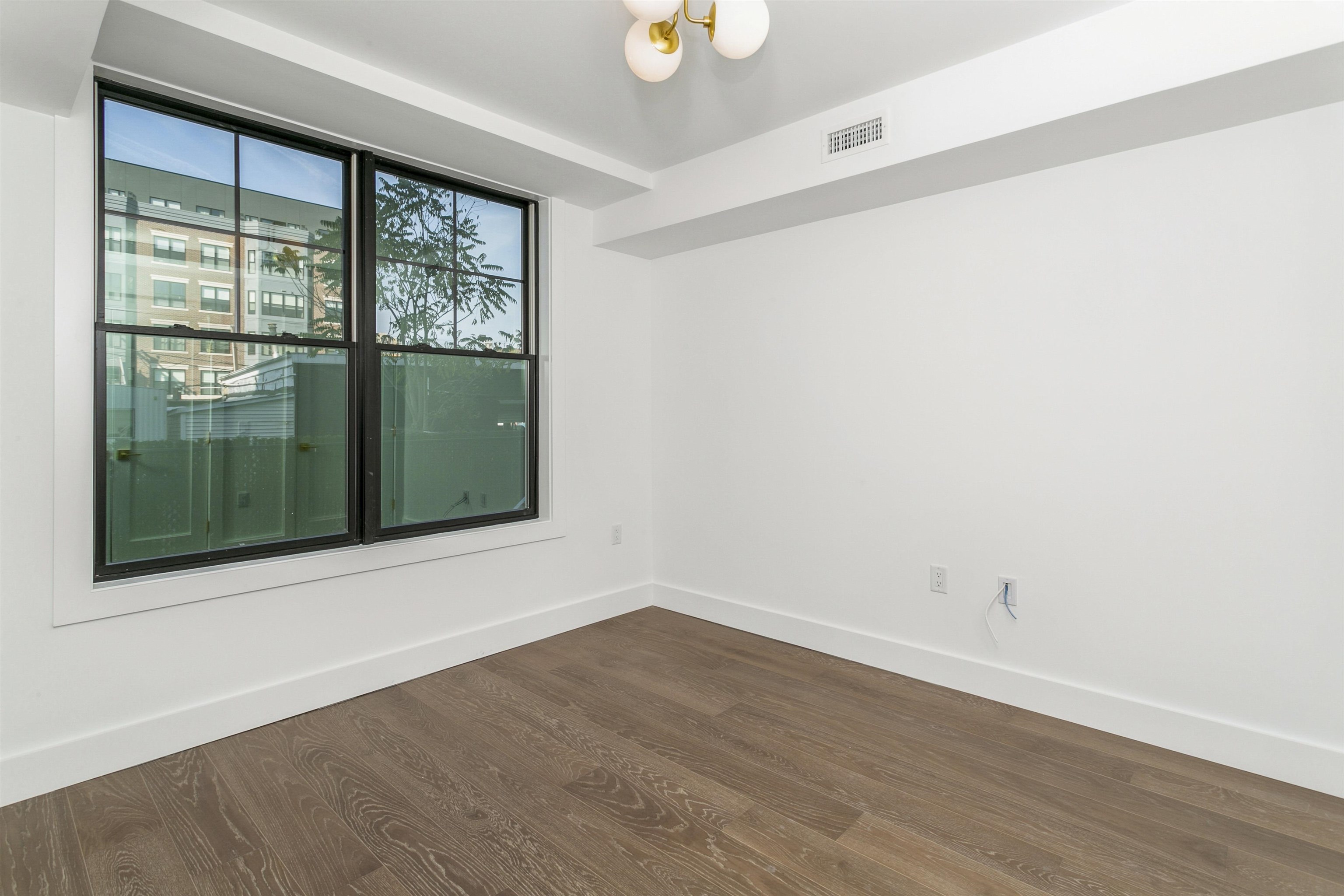 386 5TH ST Unit 101