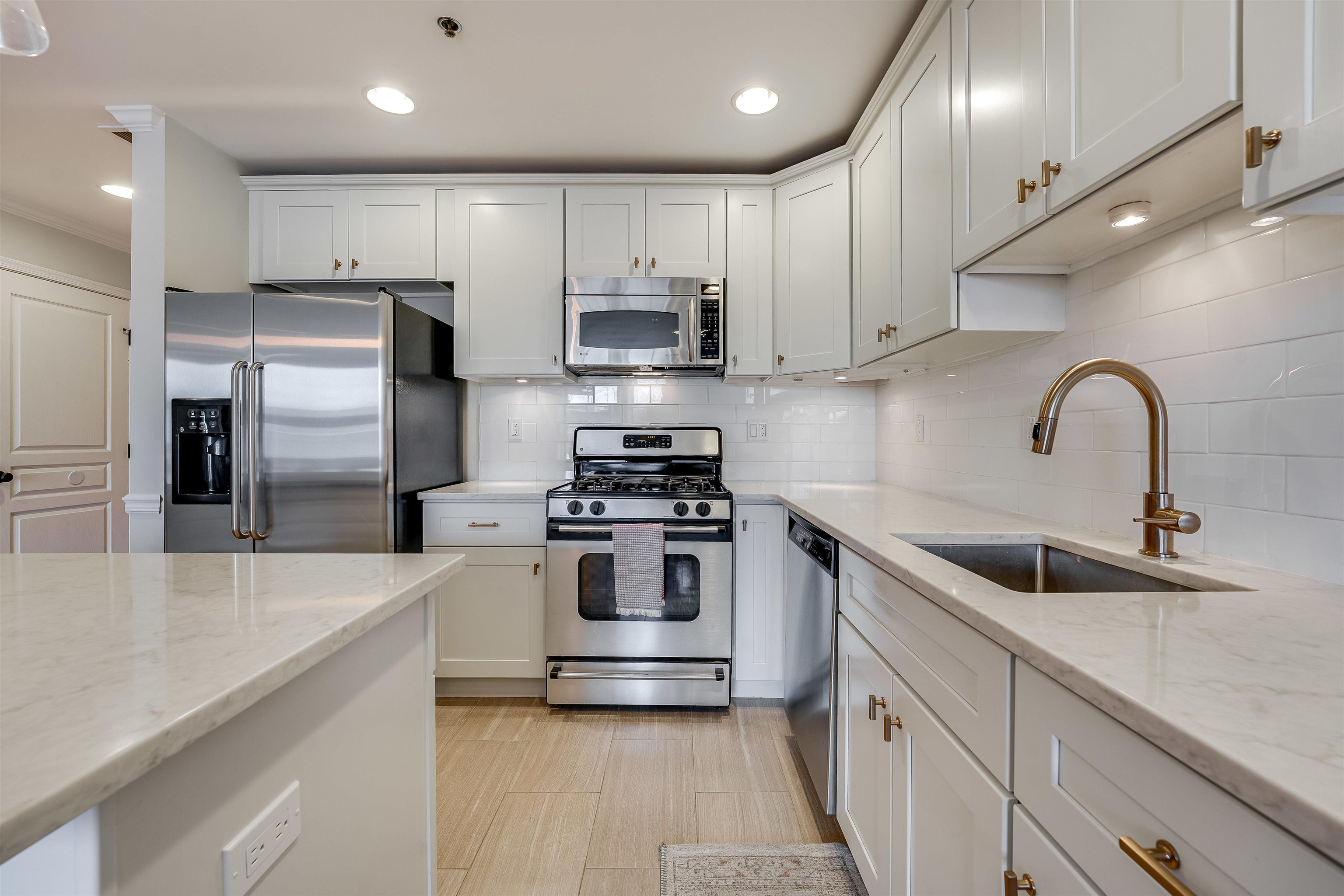 812 GRAND ST Unit 416