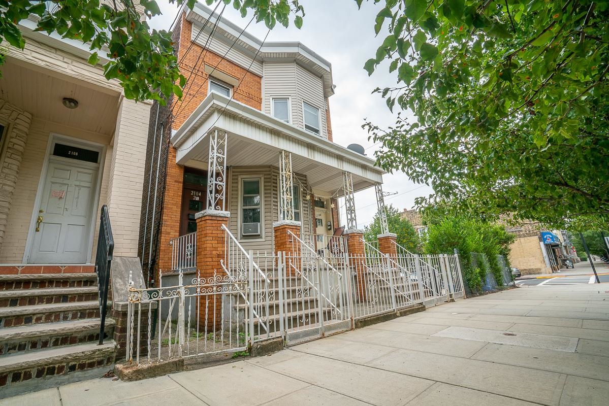 2100-2104 NEW YORK AVE