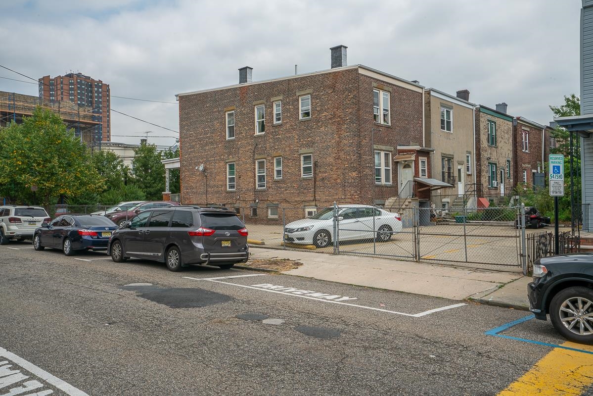 2100-2104 NEW YORK AVE