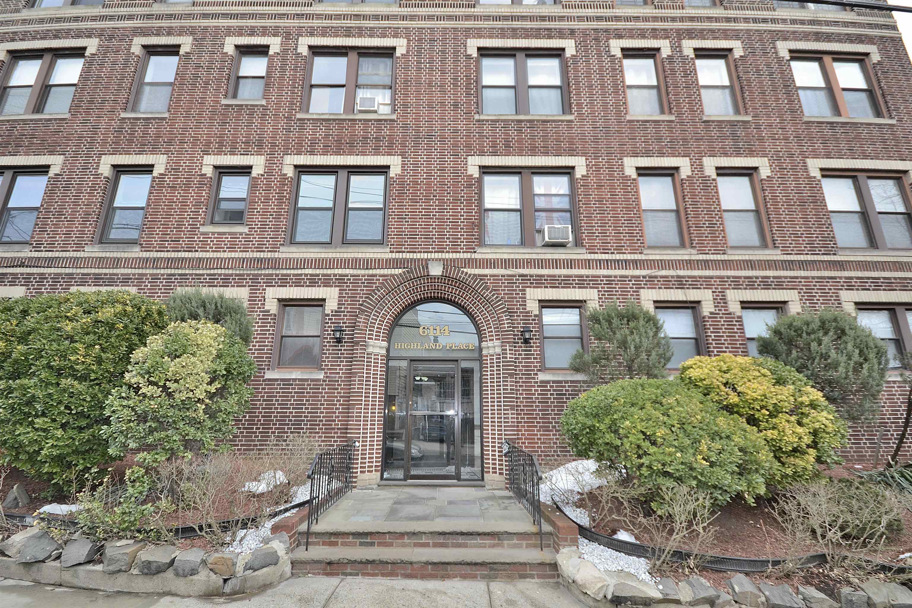 6114 HIGHLAND PL Unit 1B